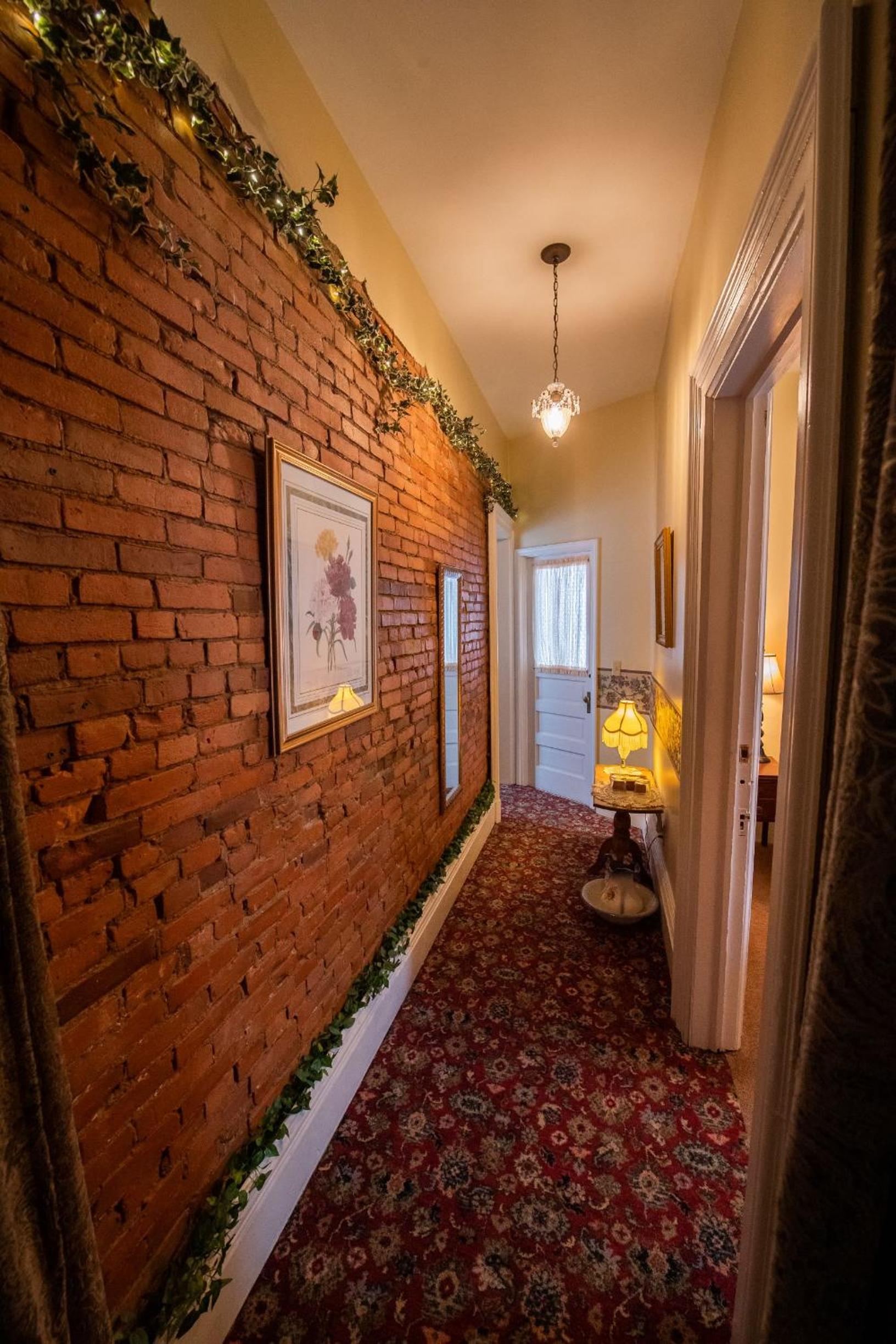 Queen Room photo 3