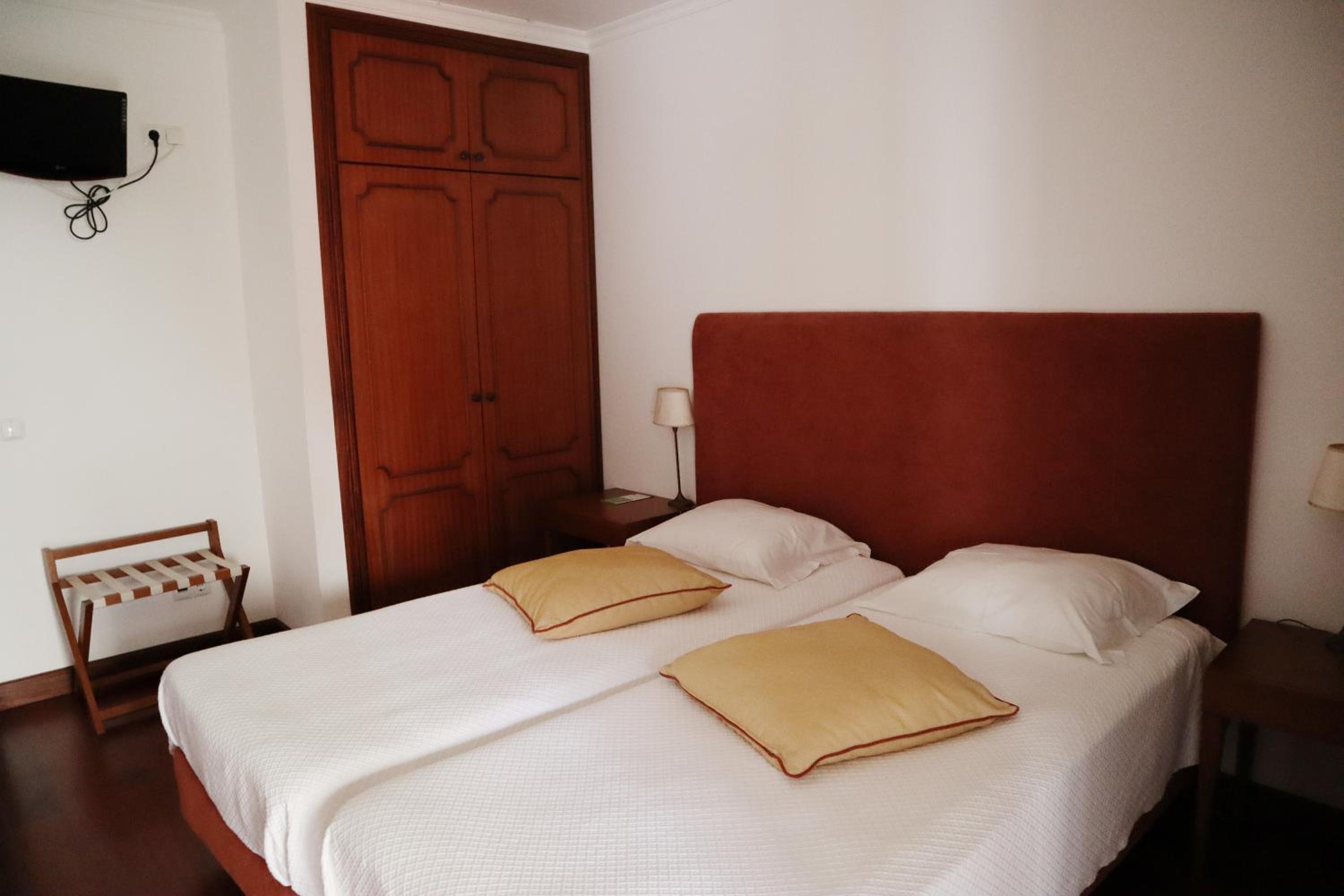 Double or Twin Room with Garden View - Photo 19