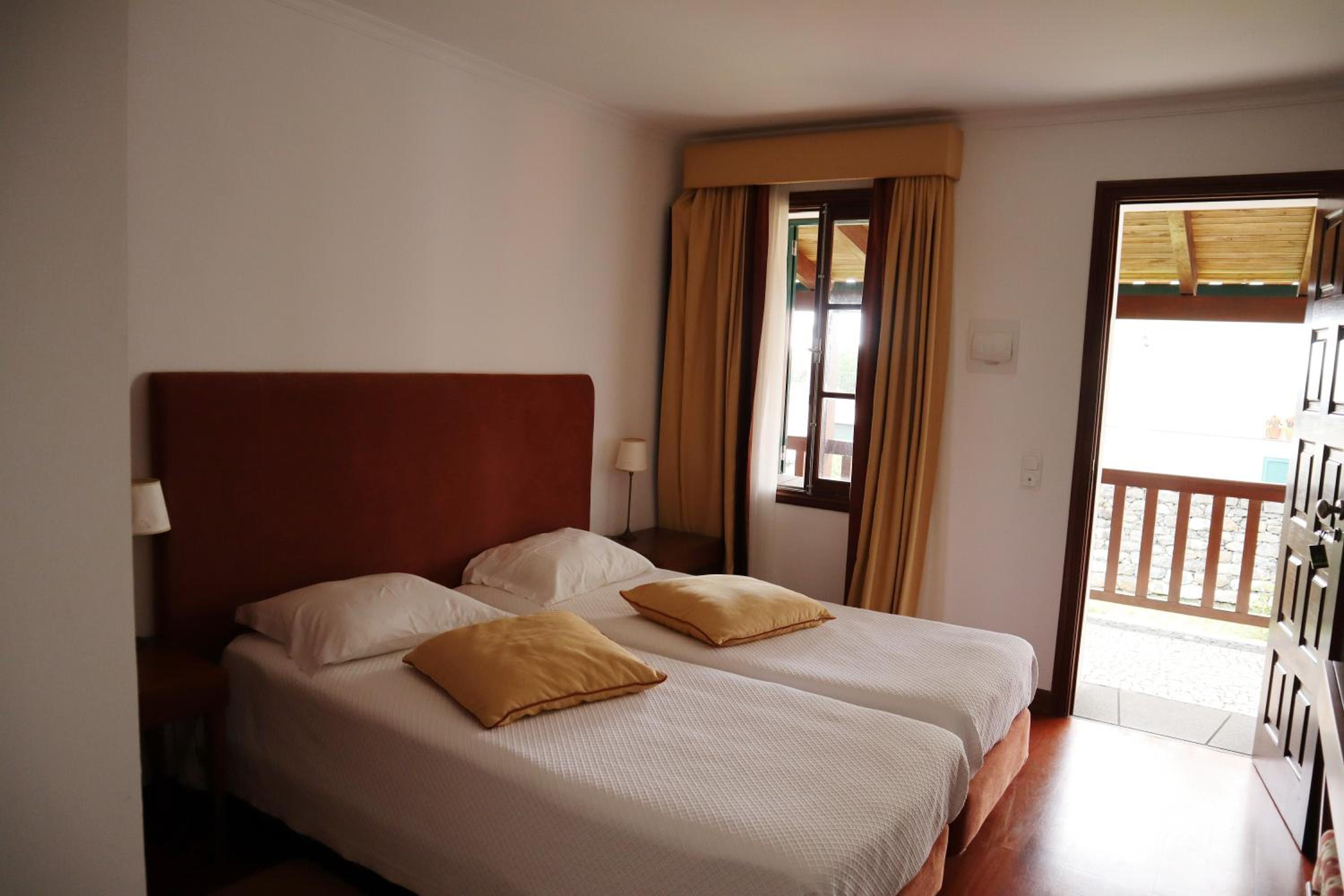 Double or Twin Room with Garden View - Photo 17