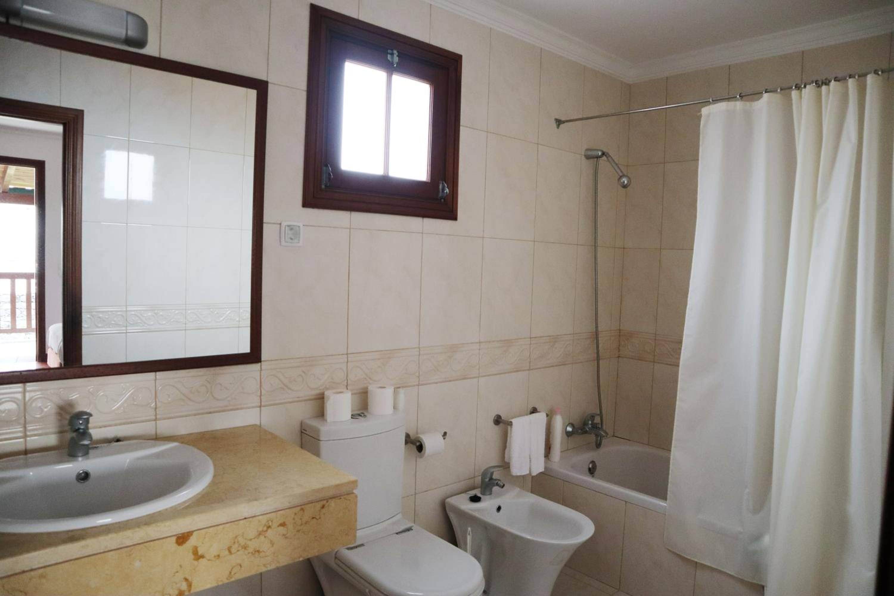 Double or Twin Room with Garden View - Photo 9