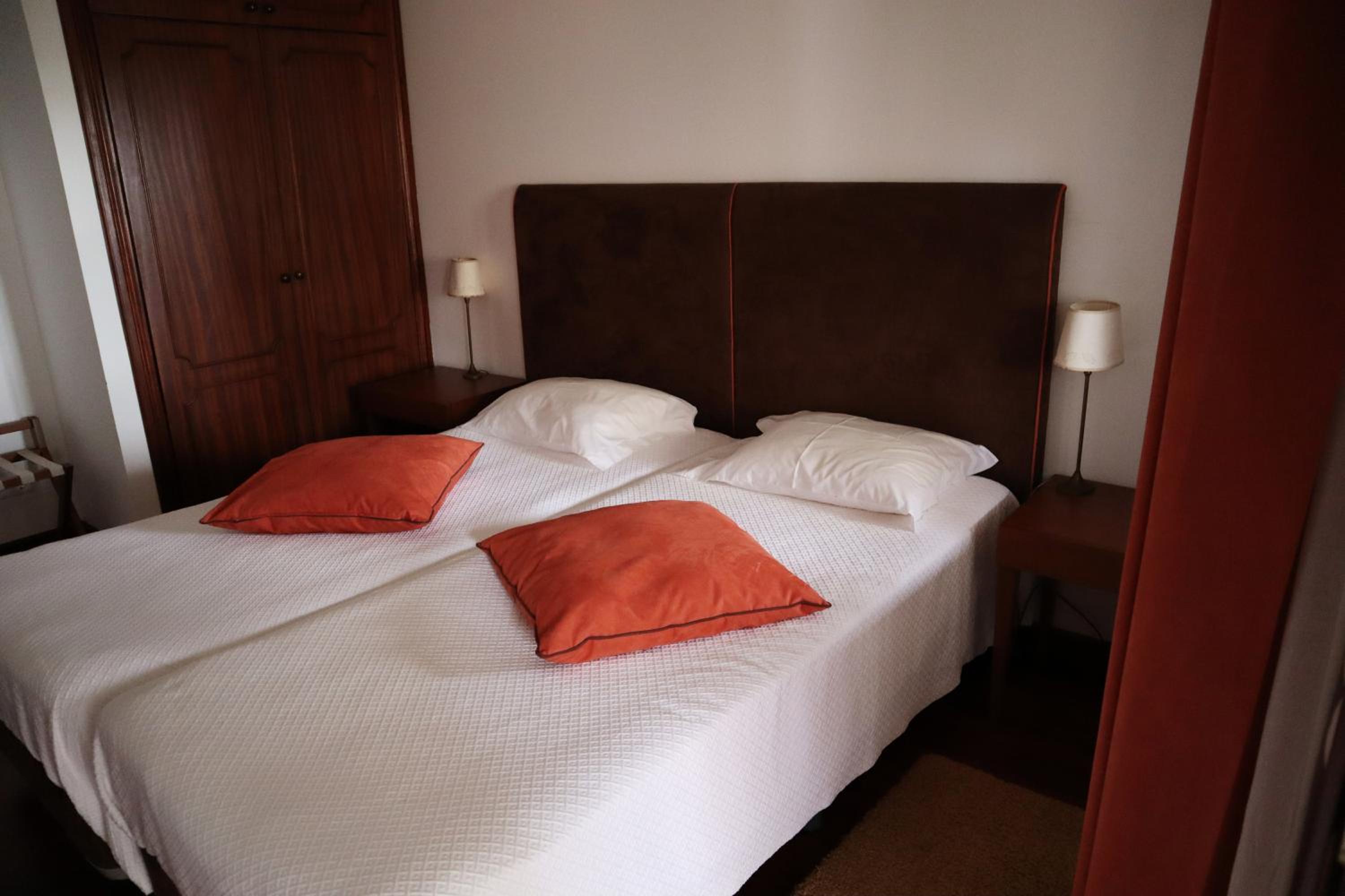 Double or Twin Room with Garden View - Photo 7