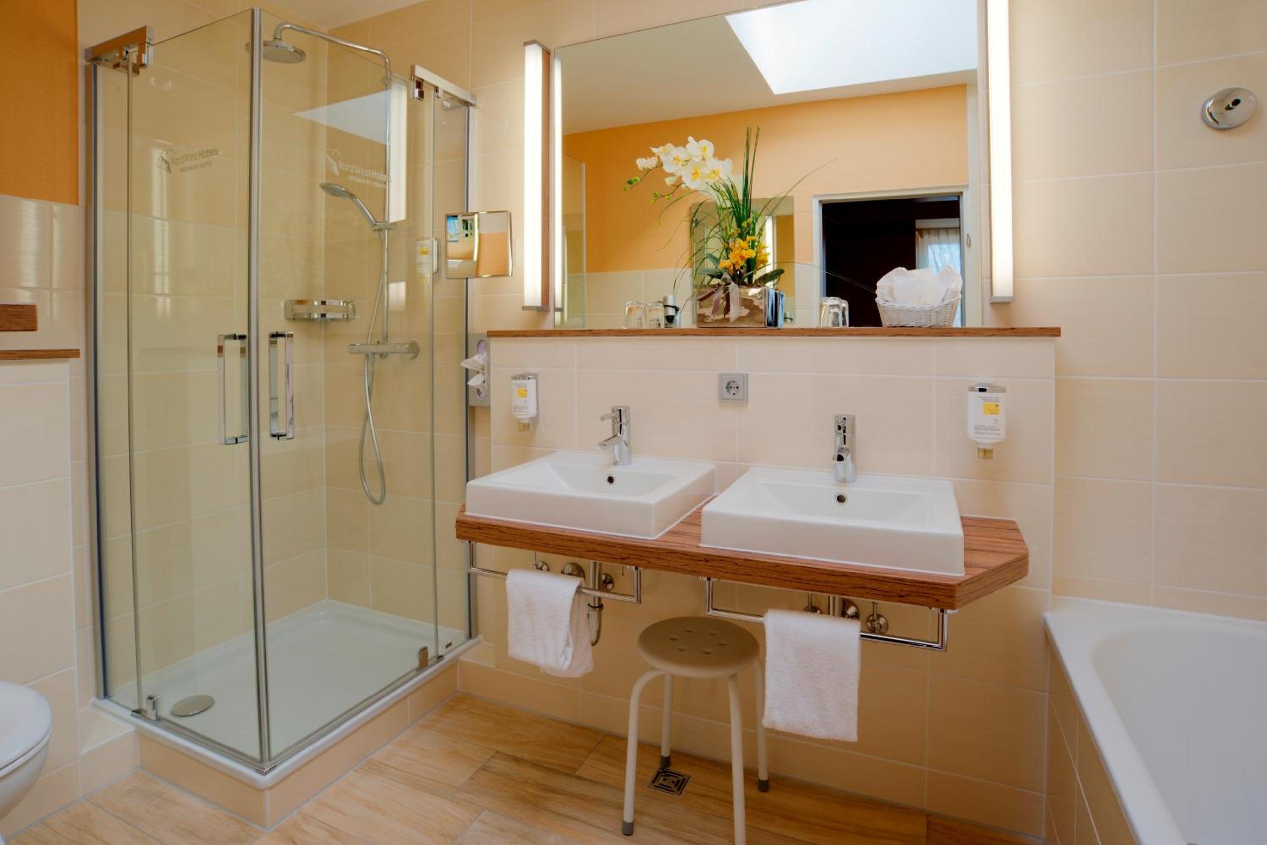Suite - Photo 3