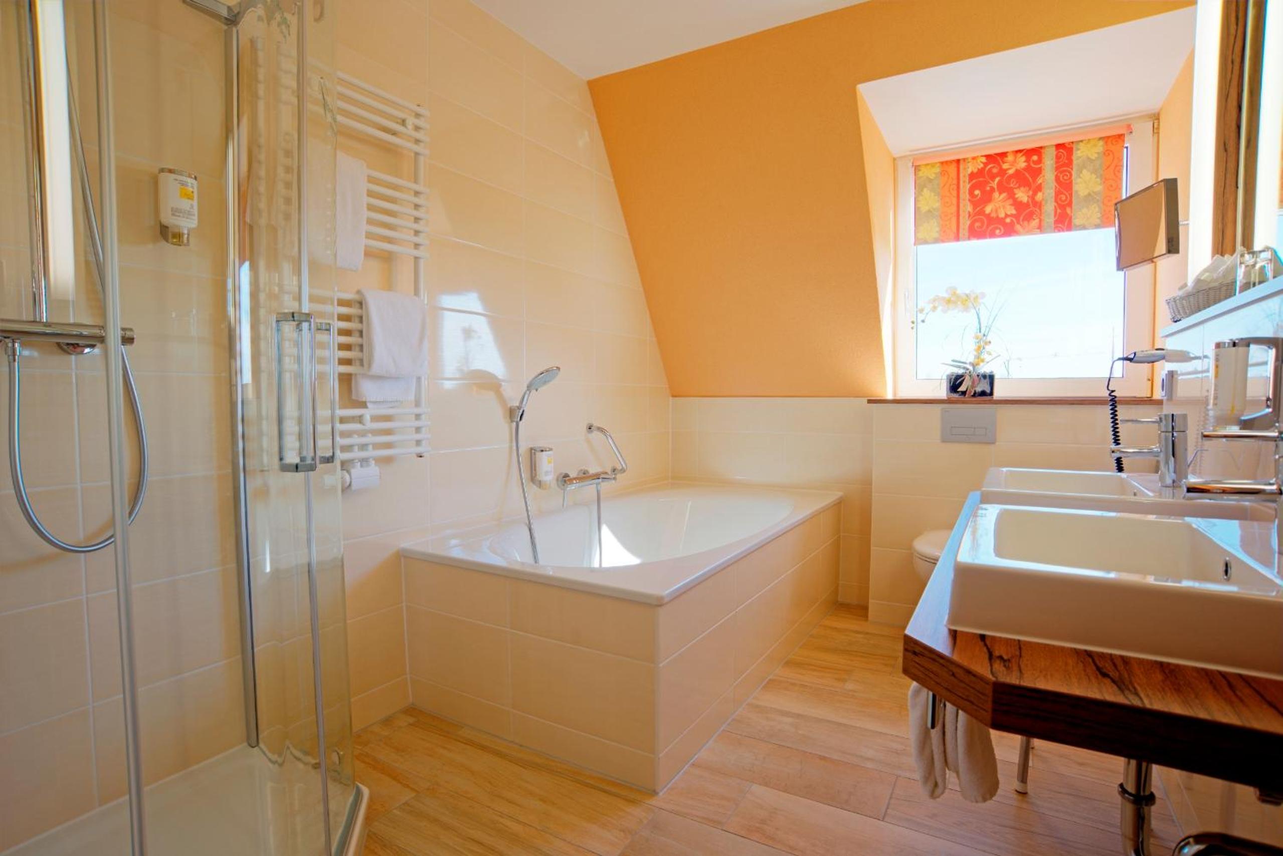Suite - Photo 7