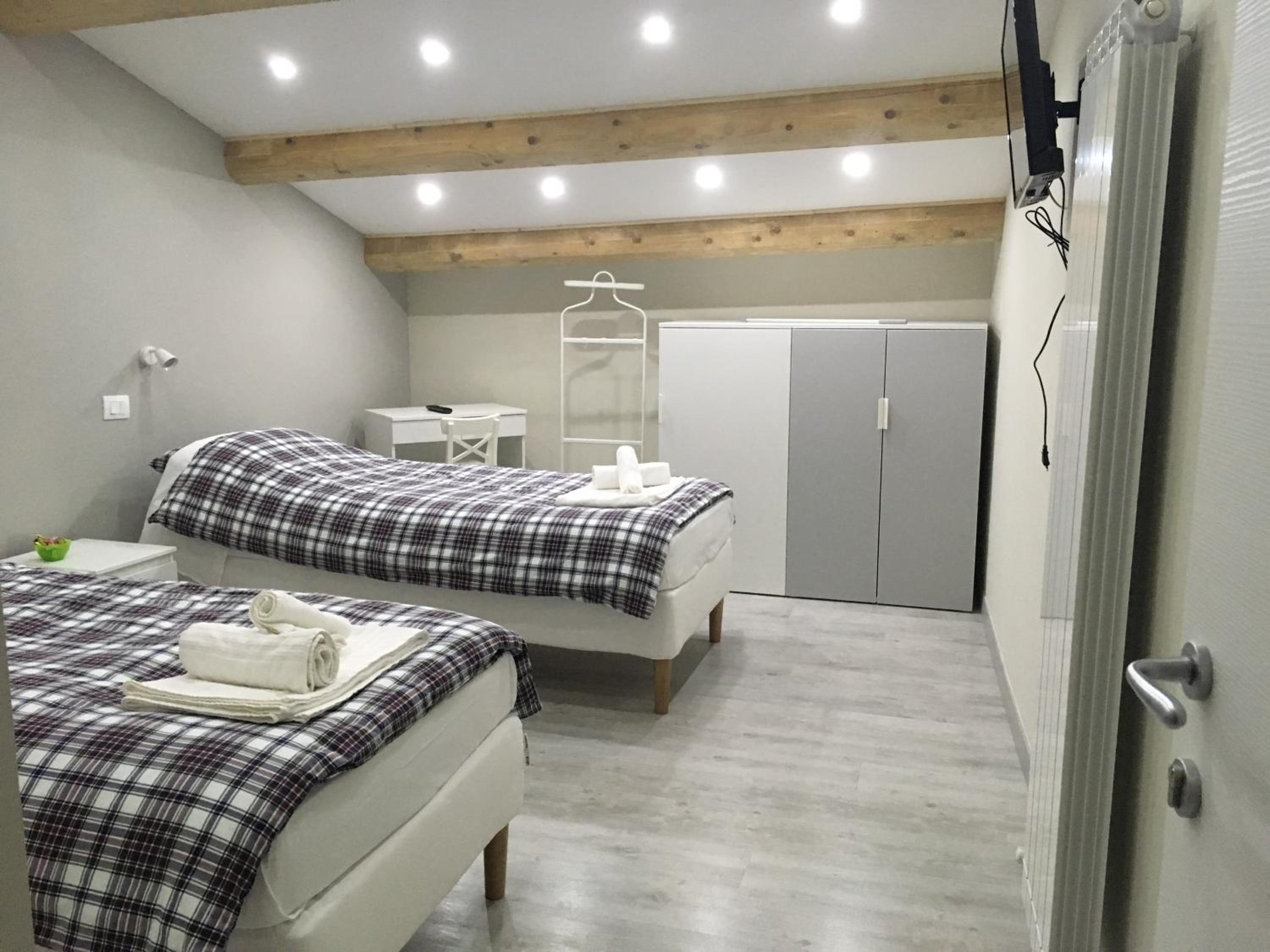 Twin Room with Private External Bathroom