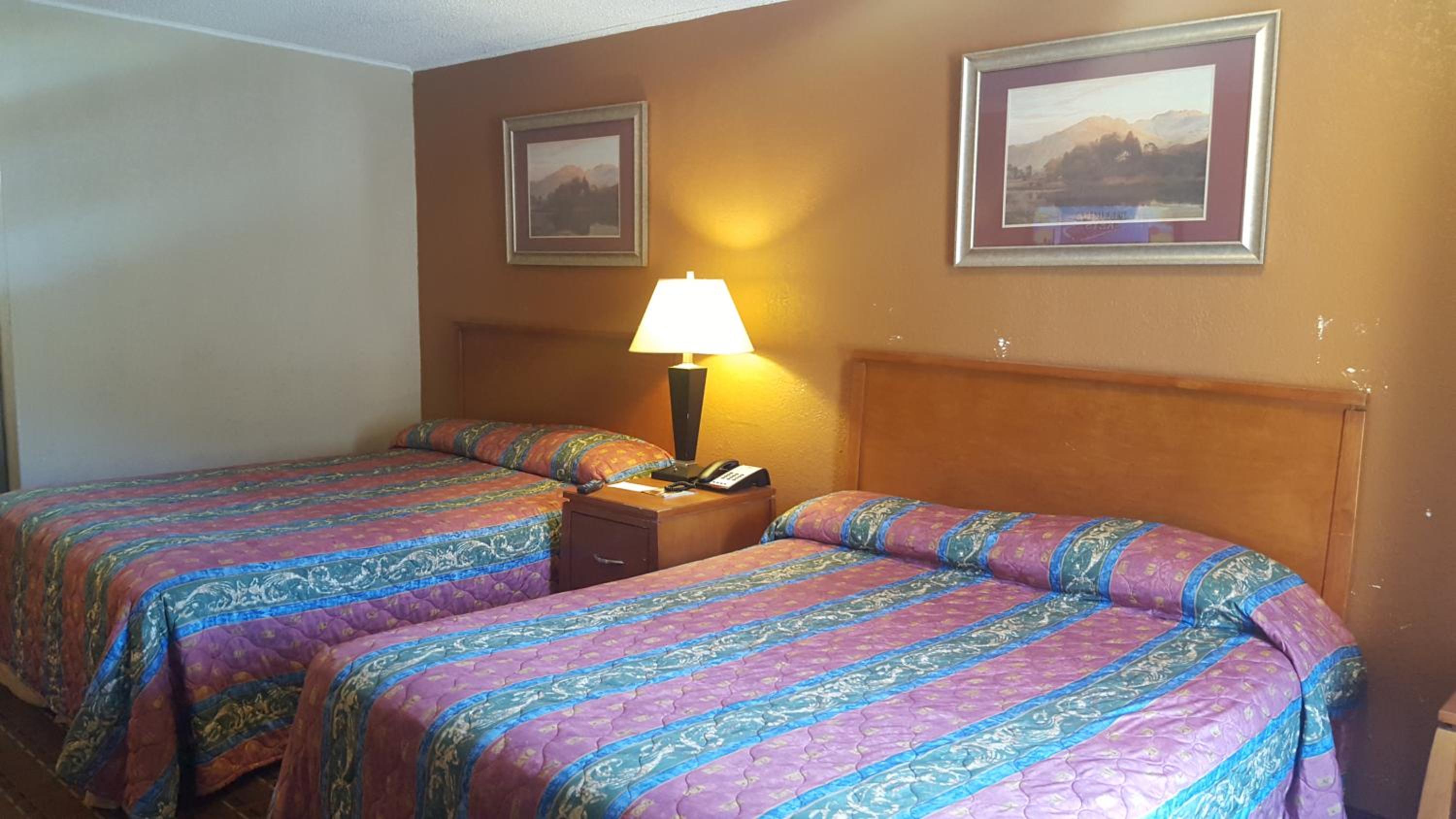 Double Room with Two Double Beds - Non-Smoking - Photo 2