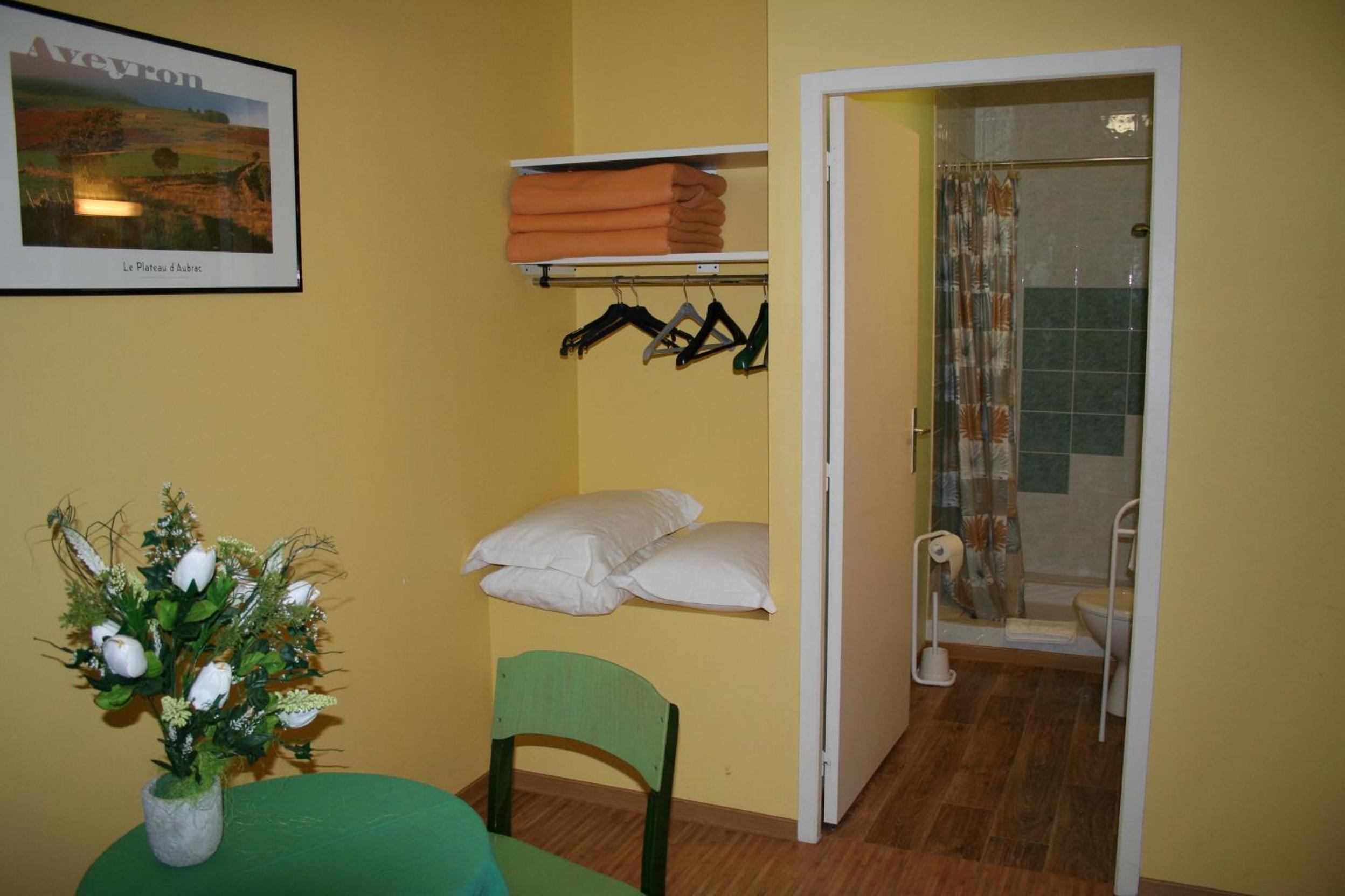 Family Room with Private Bathroom photo 3