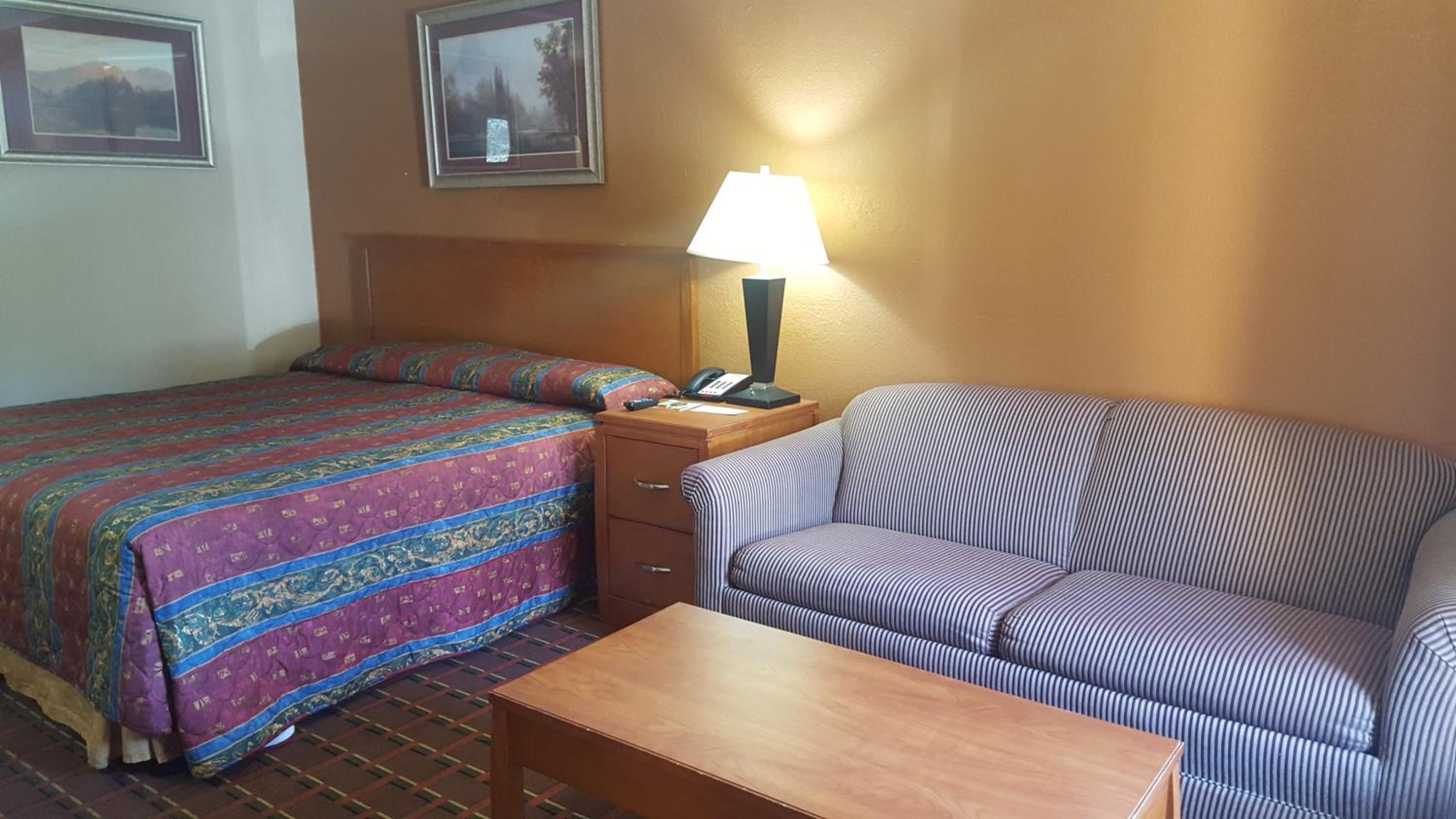 King Room - Non-Smoking - Photo 2