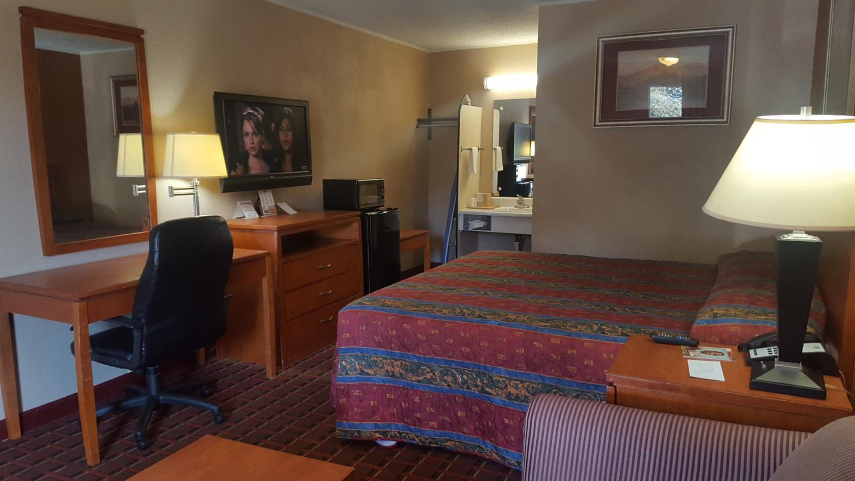King Room - Non-Smoking - Photo 1