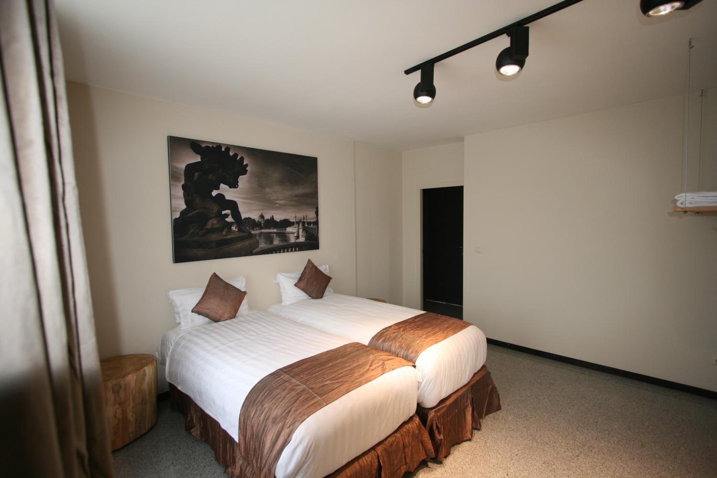 Two-Bedroom Apartment - Photo 3