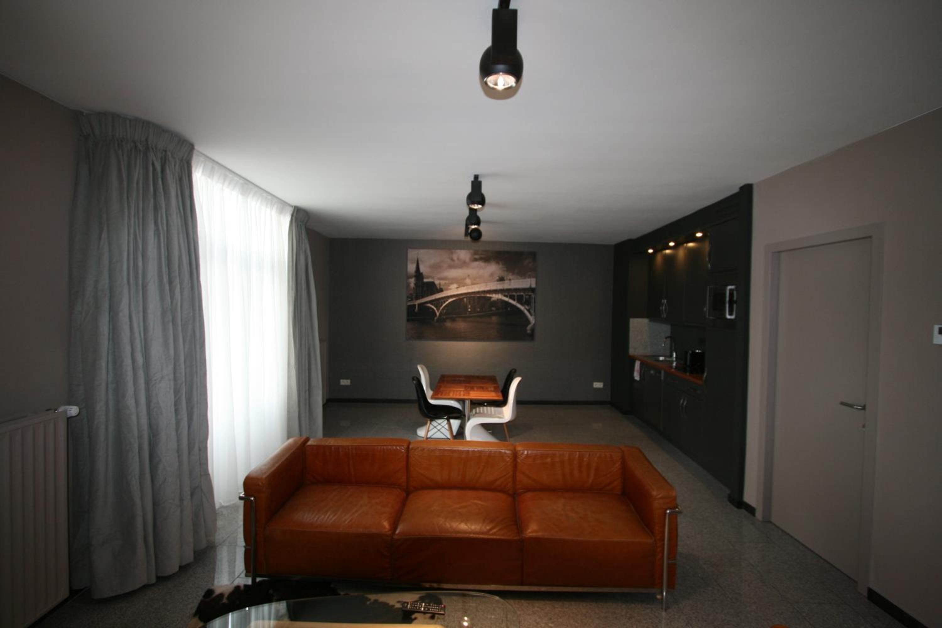 Two-Bedroom Apartment - Photo 5