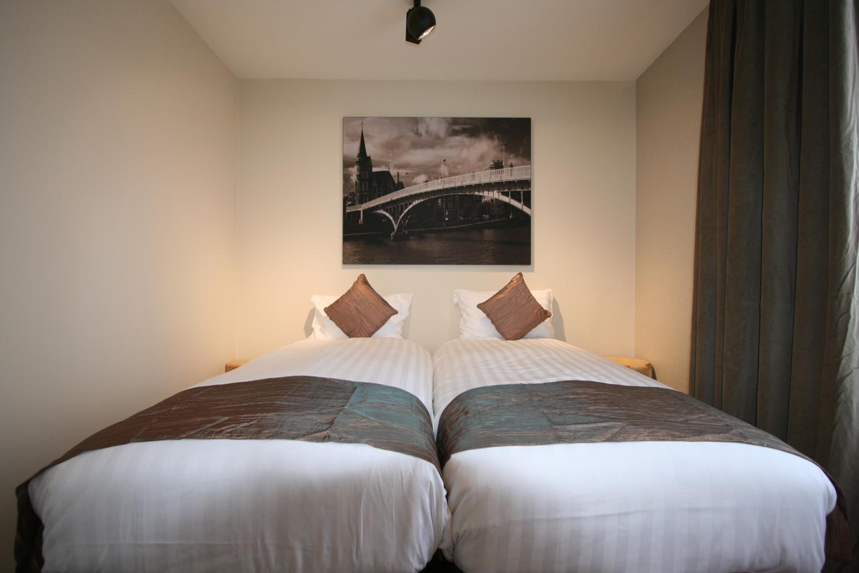 Two-Bedroom Apartment - Photo 9