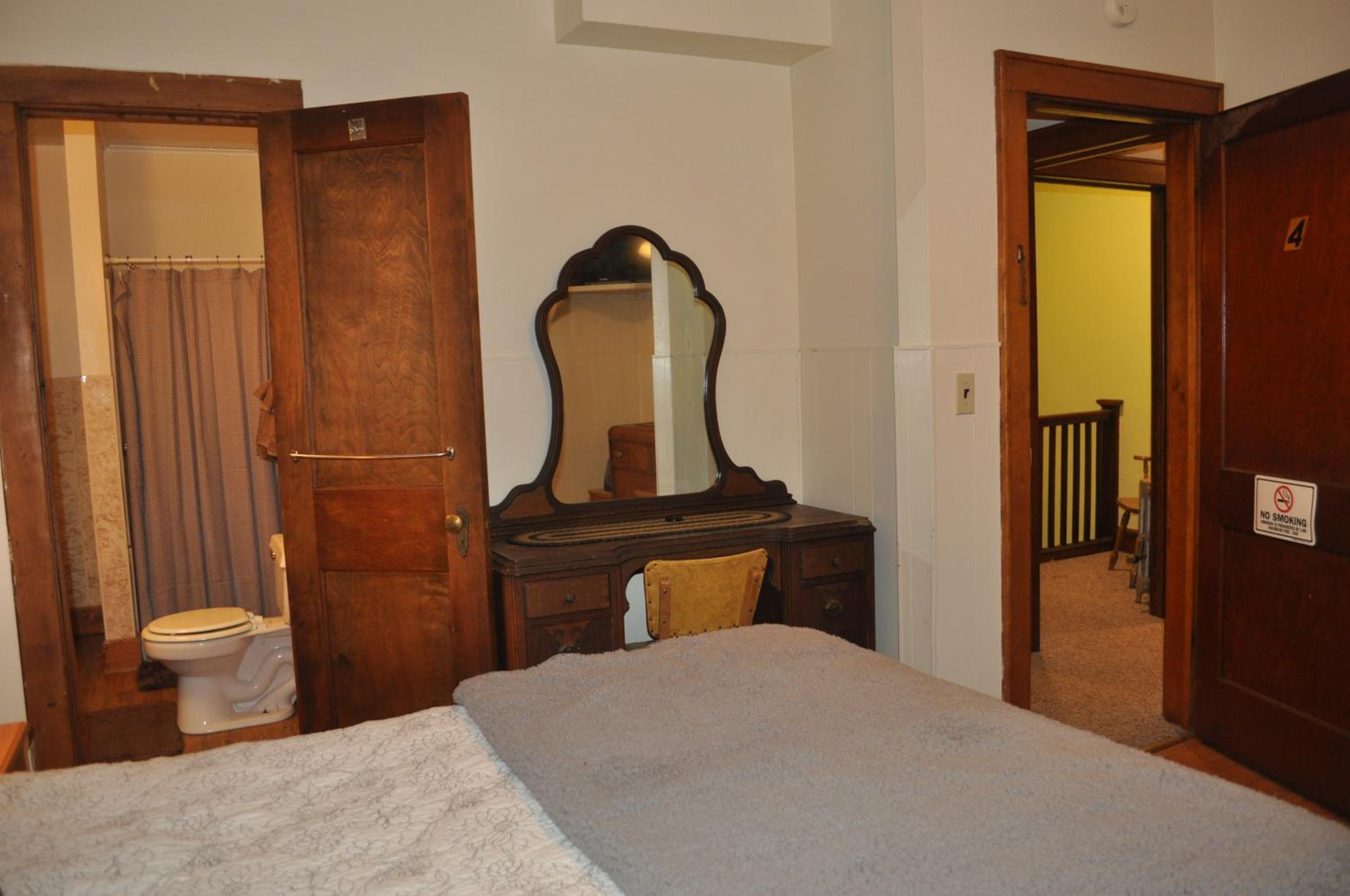 Standard Queen Room photo 2