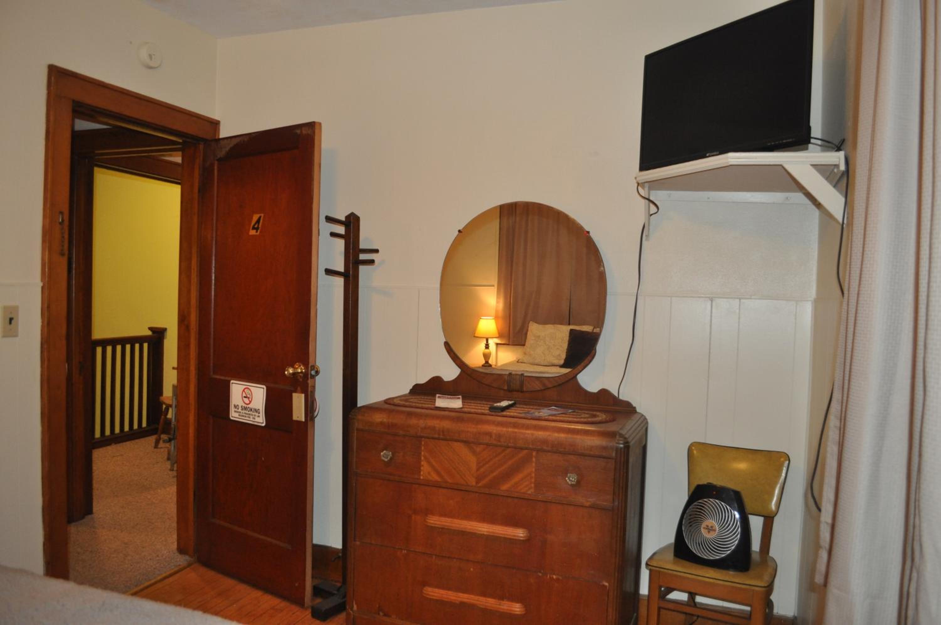 Standard Queen Room photo 3