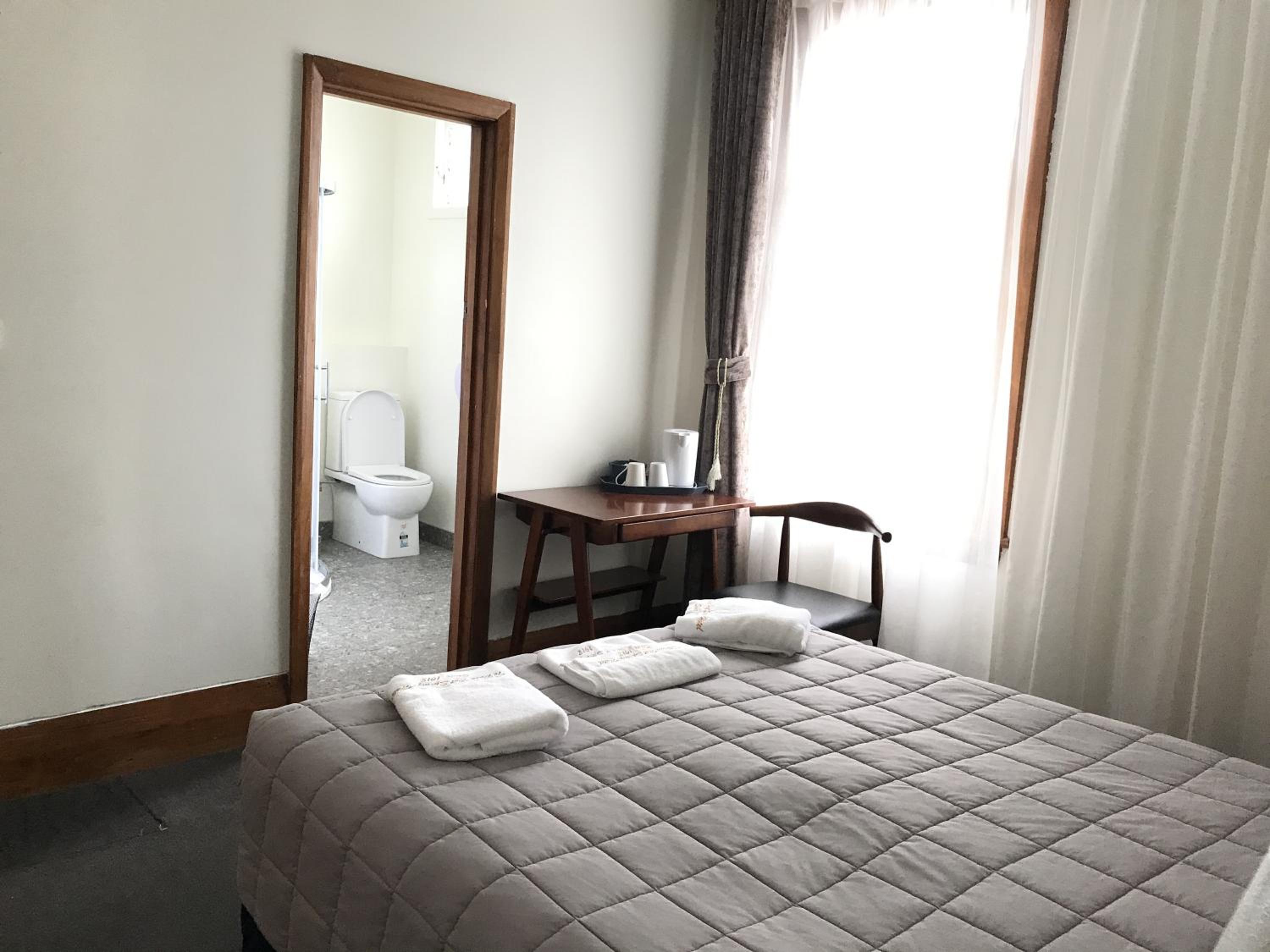 Double Room with Private Bathroom - Photo 6