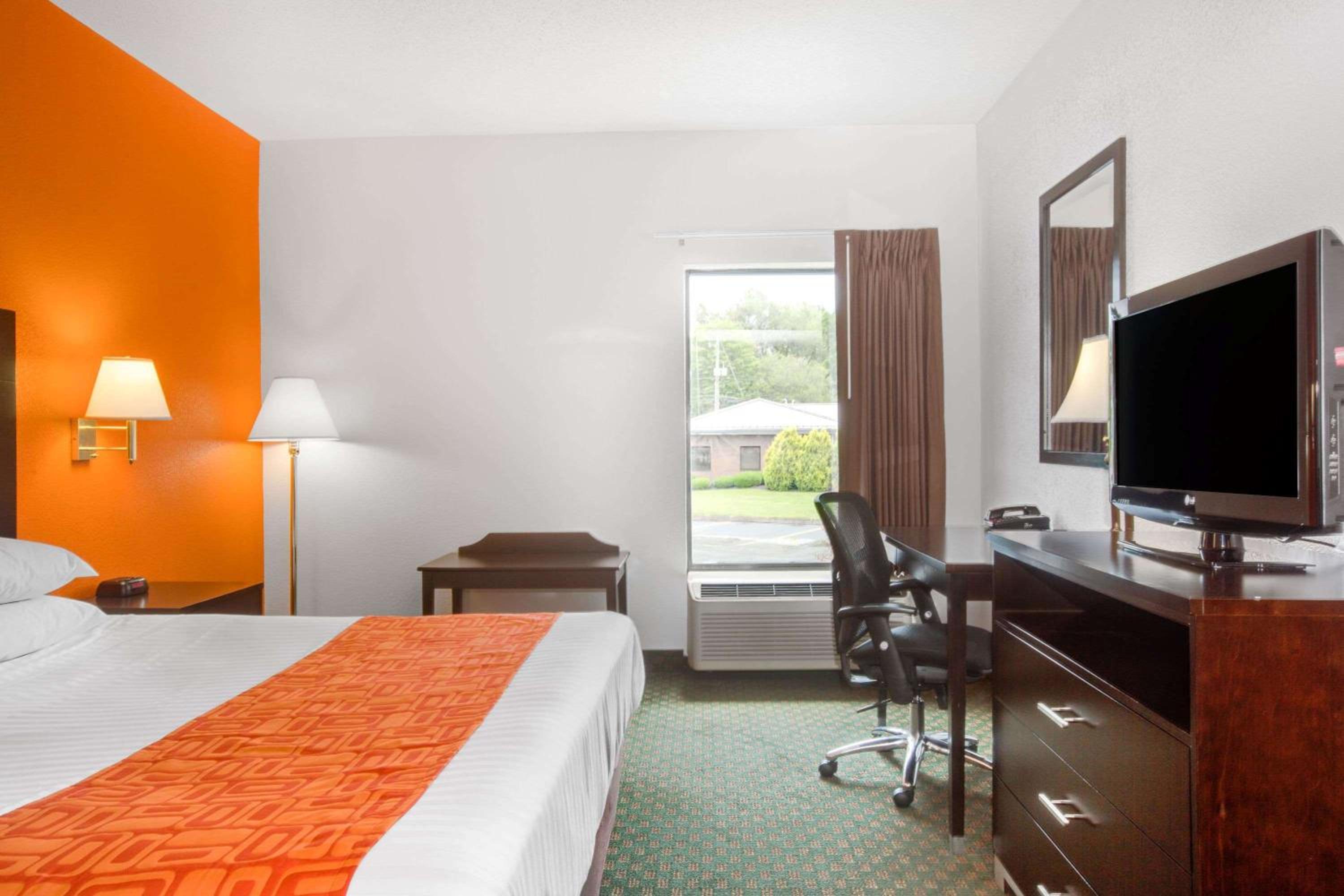 King Room - Non-Smoking - Photo 1