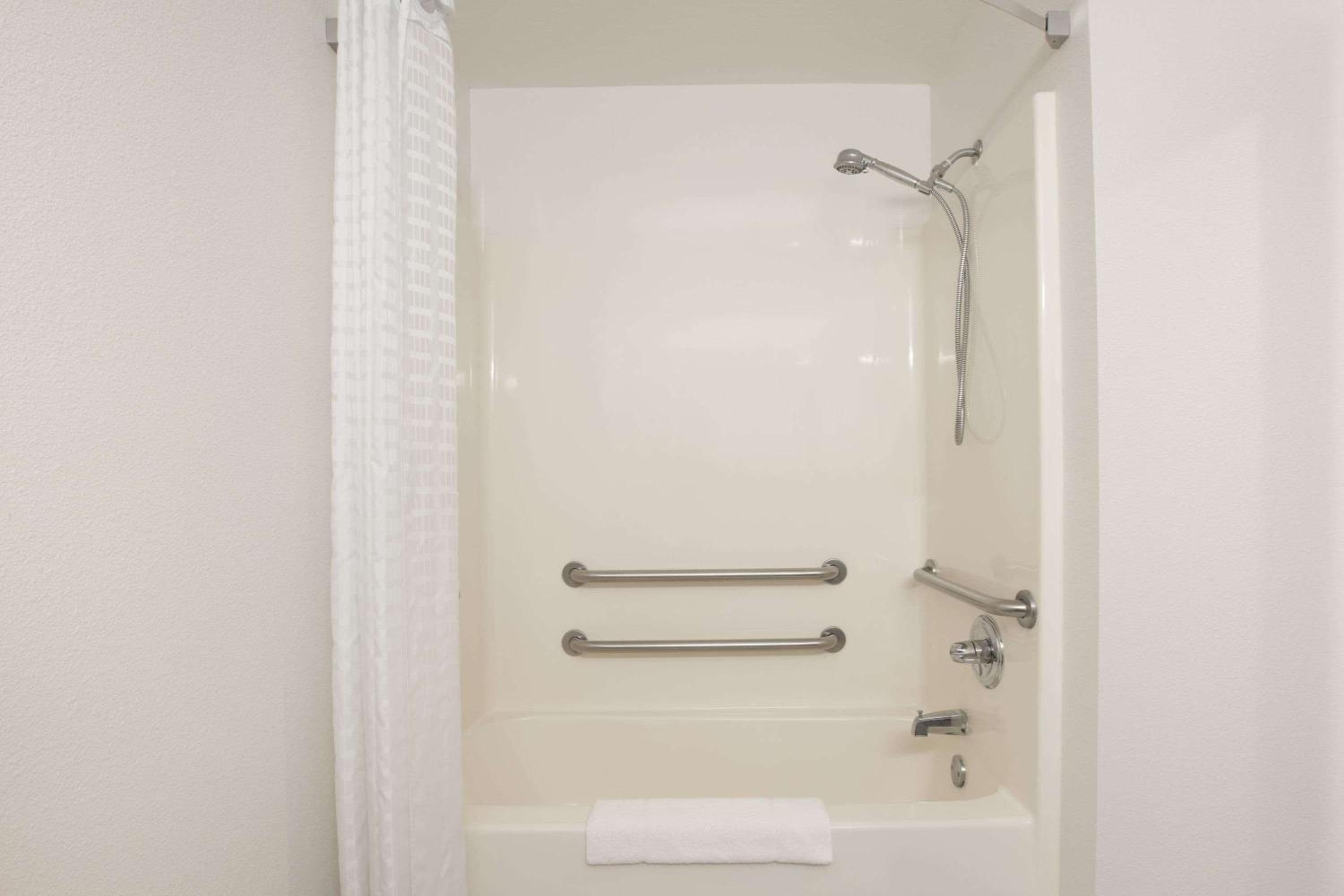 King Room - Disability Access - Non-Smoking - Photo 3