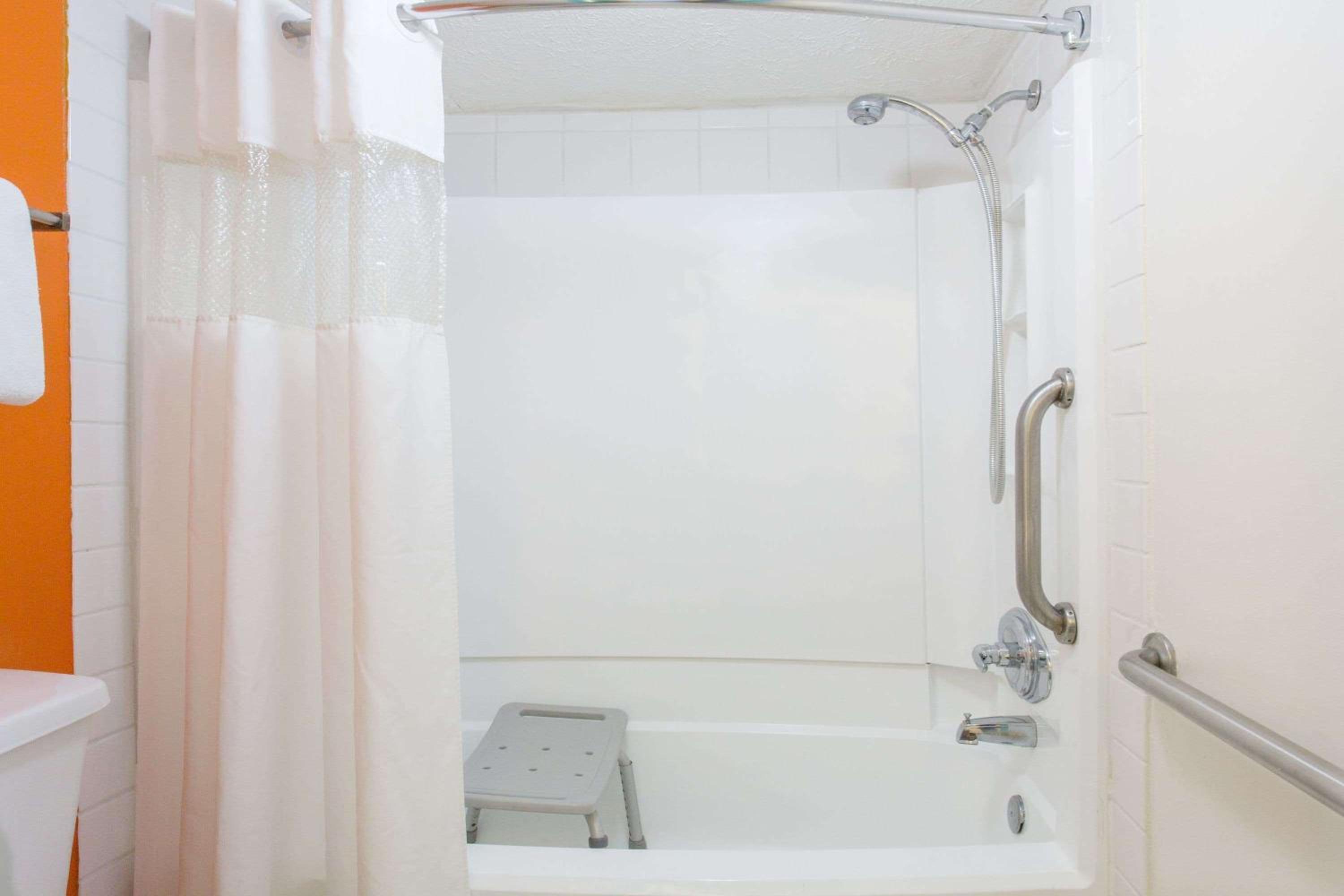 Double Room with Two Double Beds - Smoking - Photo 2