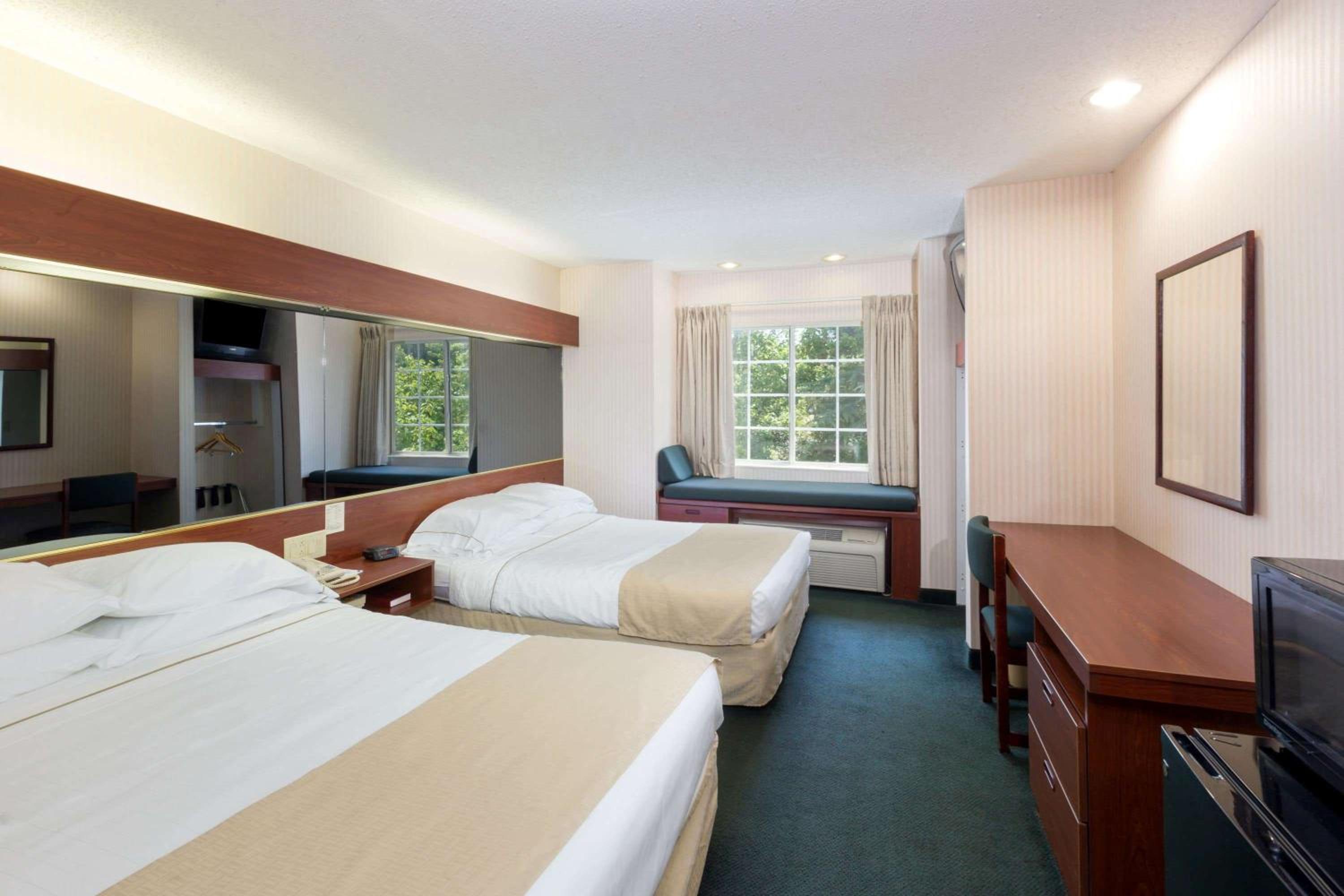 Queen Room with Two Queen Beds - Non-Smoking - Photo 1