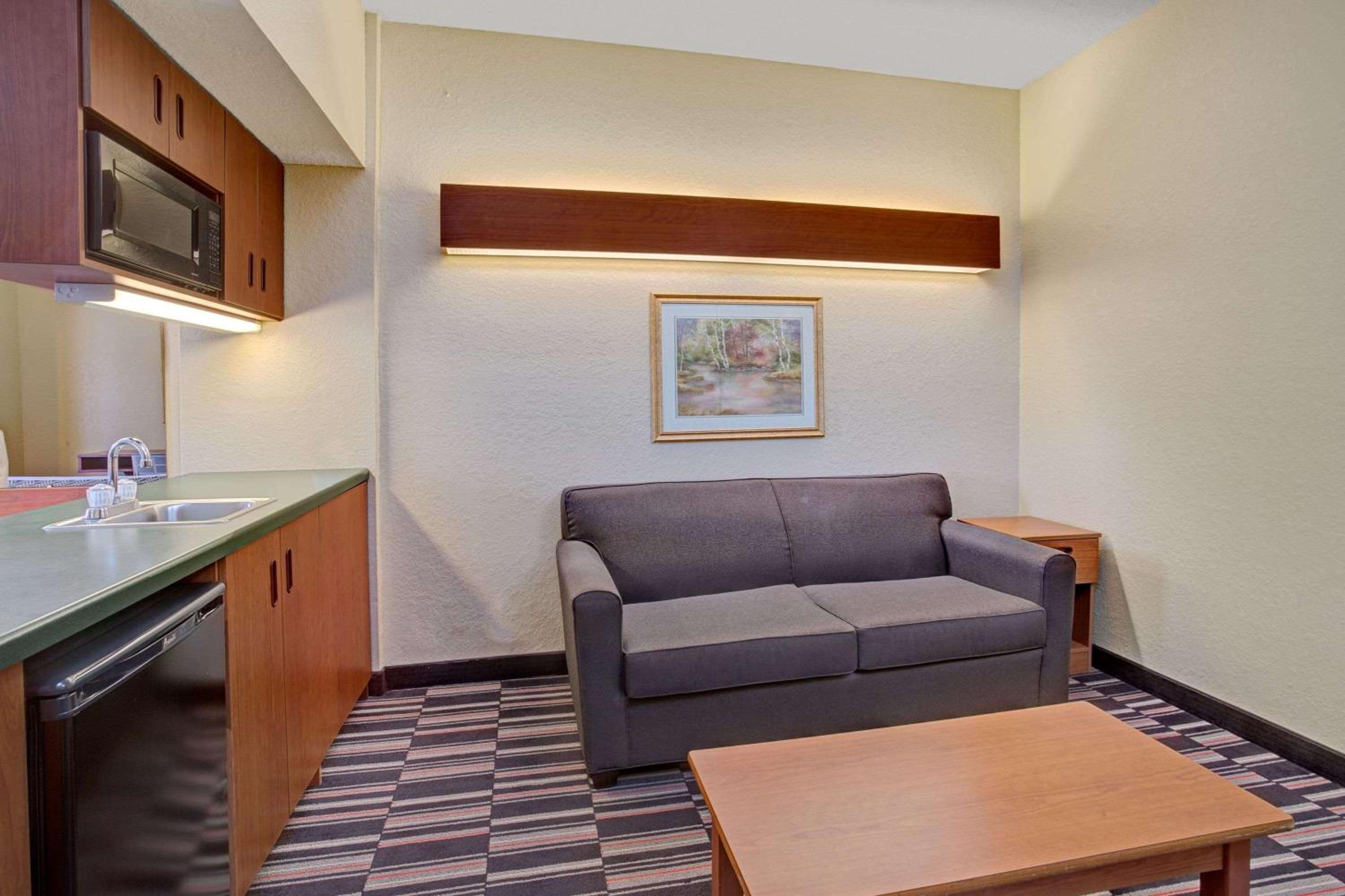Queen Studio Suite - Mobility Access/Non-Smoking - Photo 1