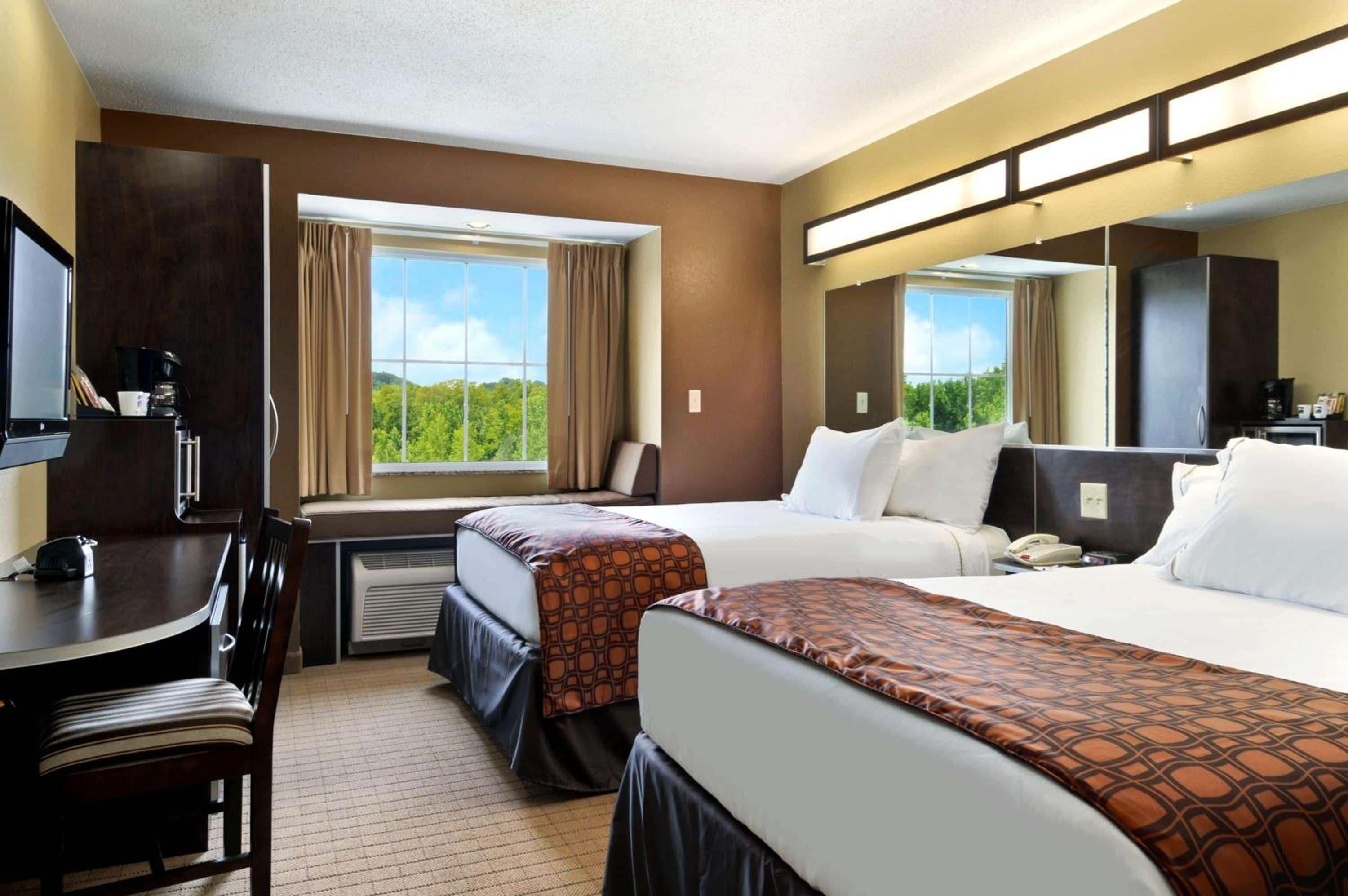 Queen Room with Two Queen Beds - Non-Smoking - Photo 1