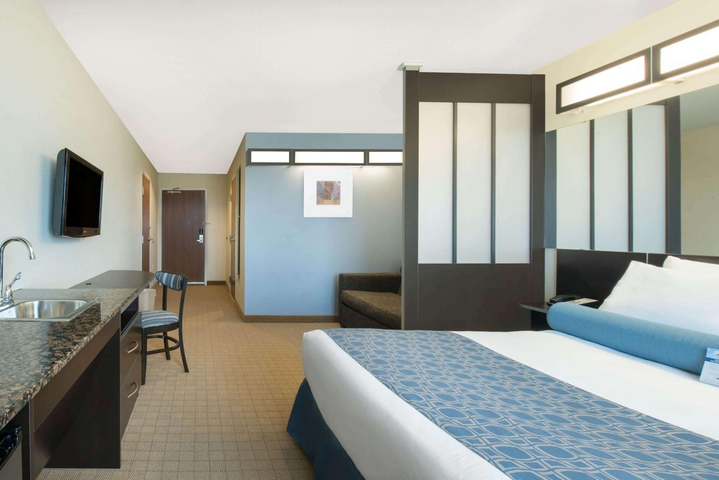 One-Bedroom Suite - Disability Access/Non-Smoking - Photo 1