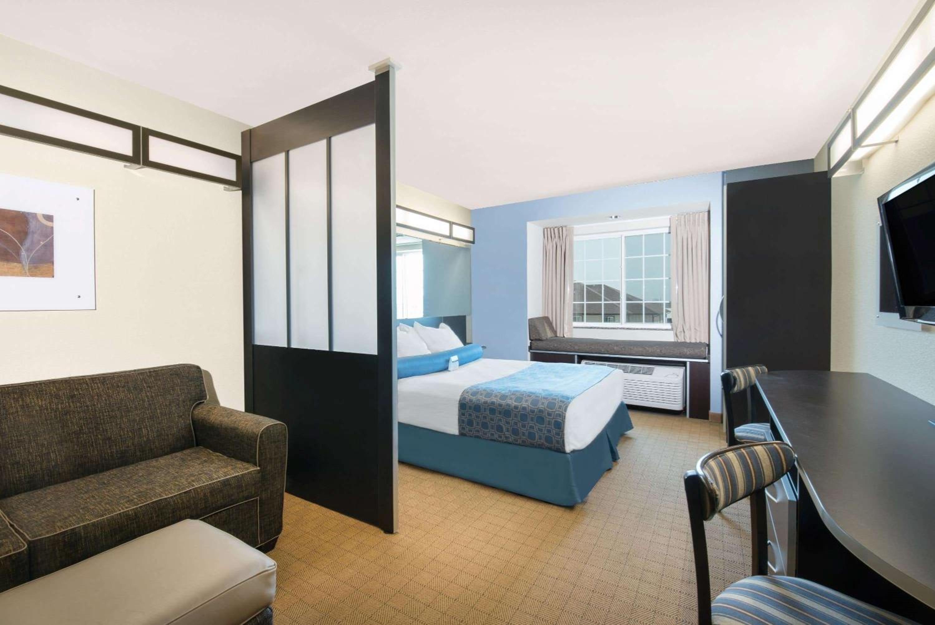 One-Bedroom Suite - Disability Access/Non-Smoking - Photo 6