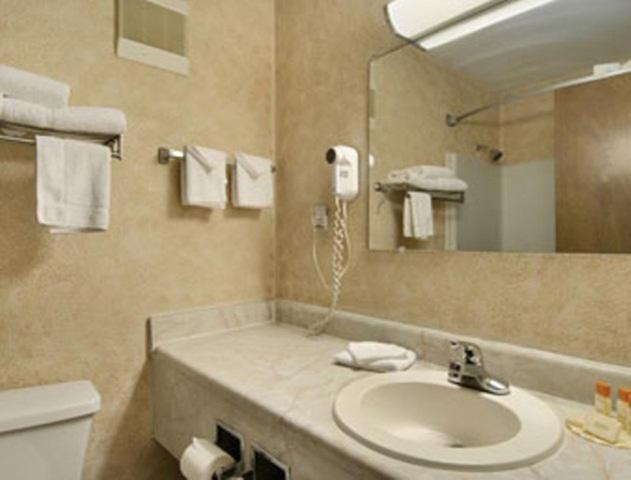 Double Room with Two Double Beds - Non-Smoking photo 2