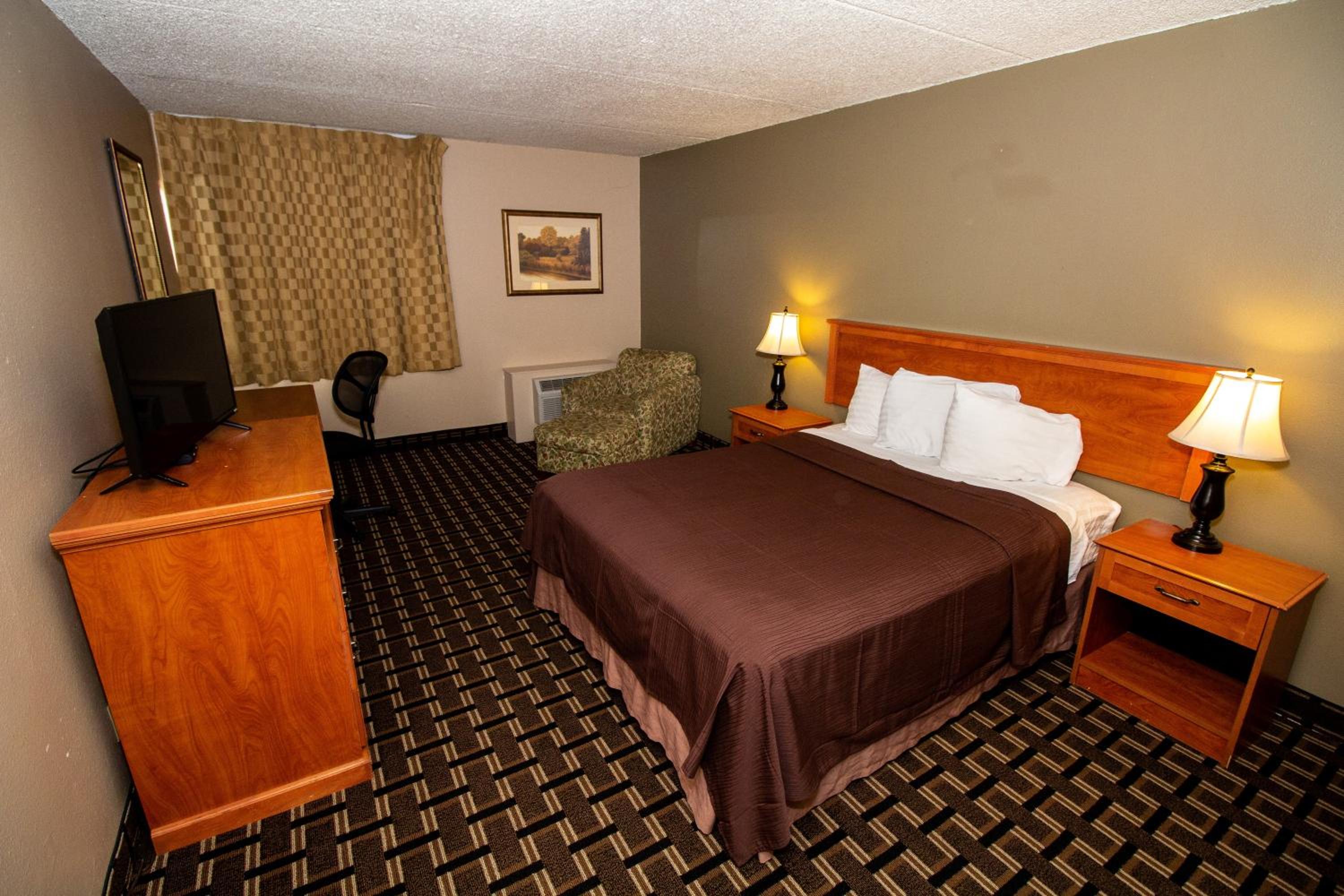 Queen Room - Non-Smoking - Photo 2