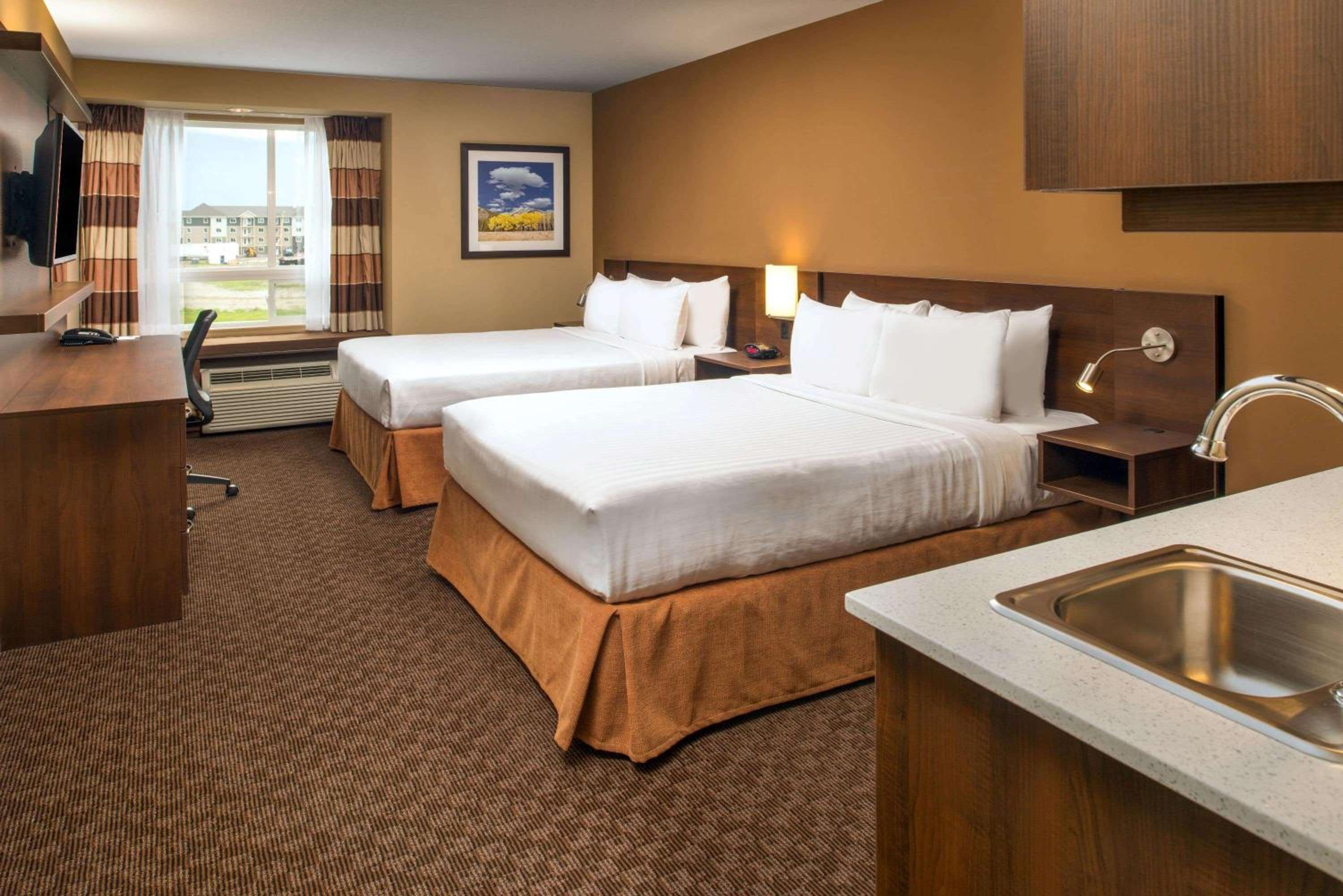 Business Queen Room with Two Queen Beds - Non-Smoking photo 1
