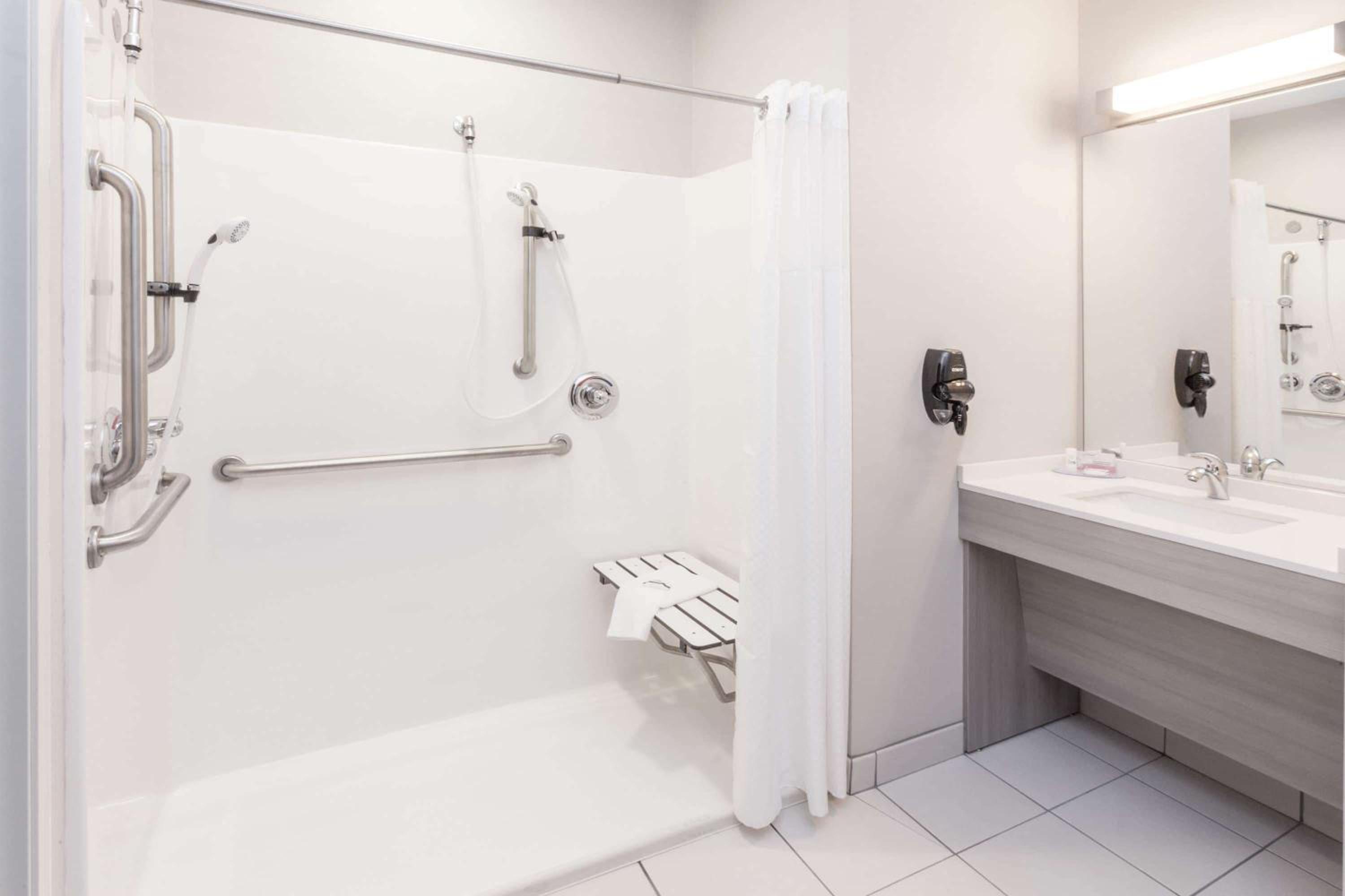 Microtel Inn & Suites by Wyndham West Fargo Near Medical Center, Photo 5