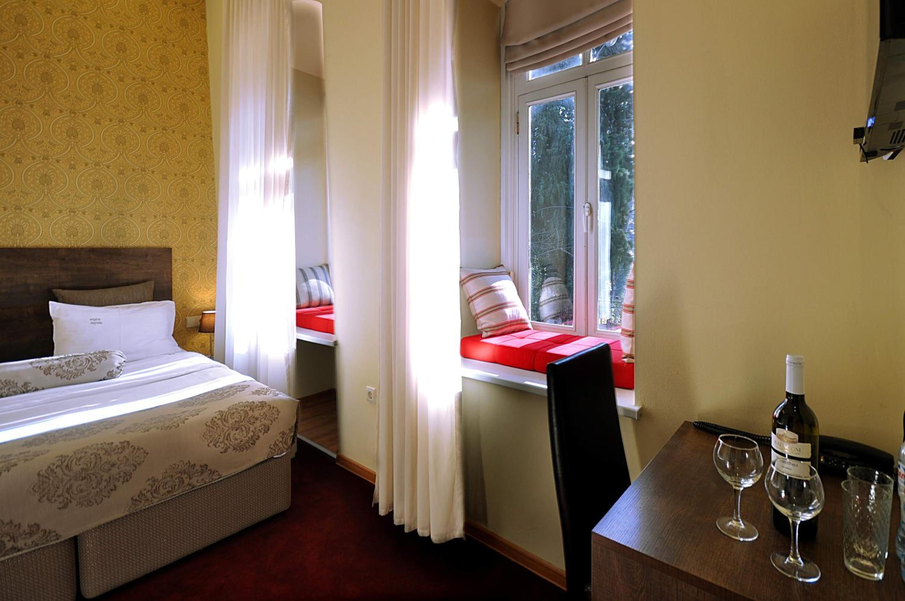 Small Double Room - Photo 10