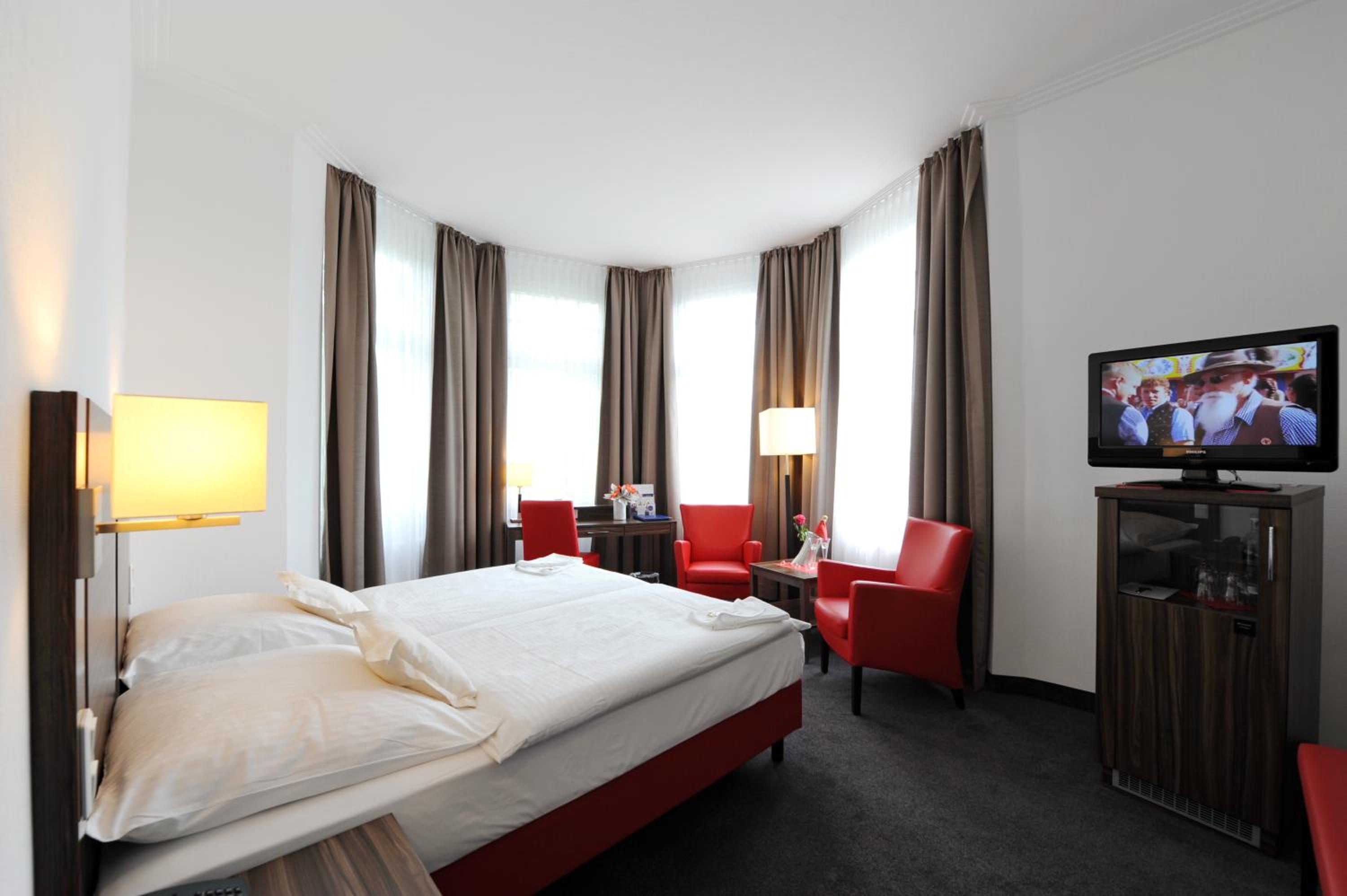 Deluxe King Room photo 3