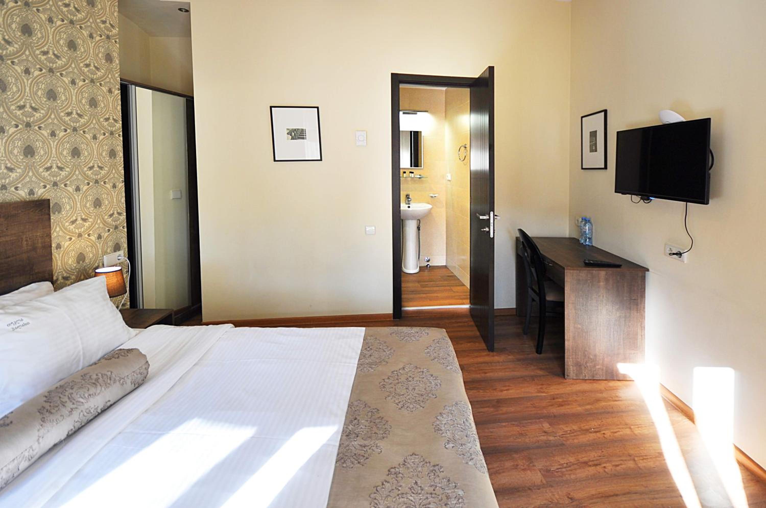 Standard Double or Twin Room - Photo 45