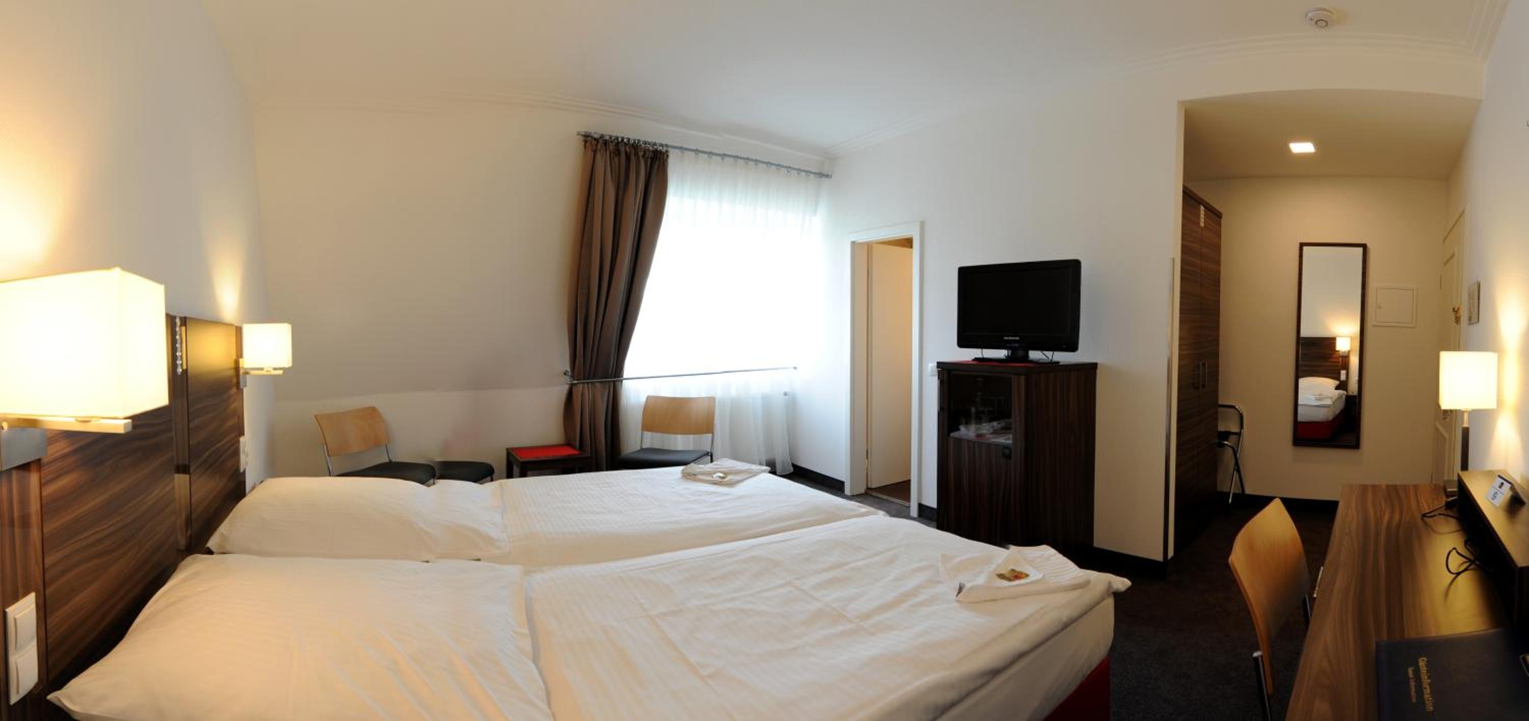 Comfort King Room photo 2