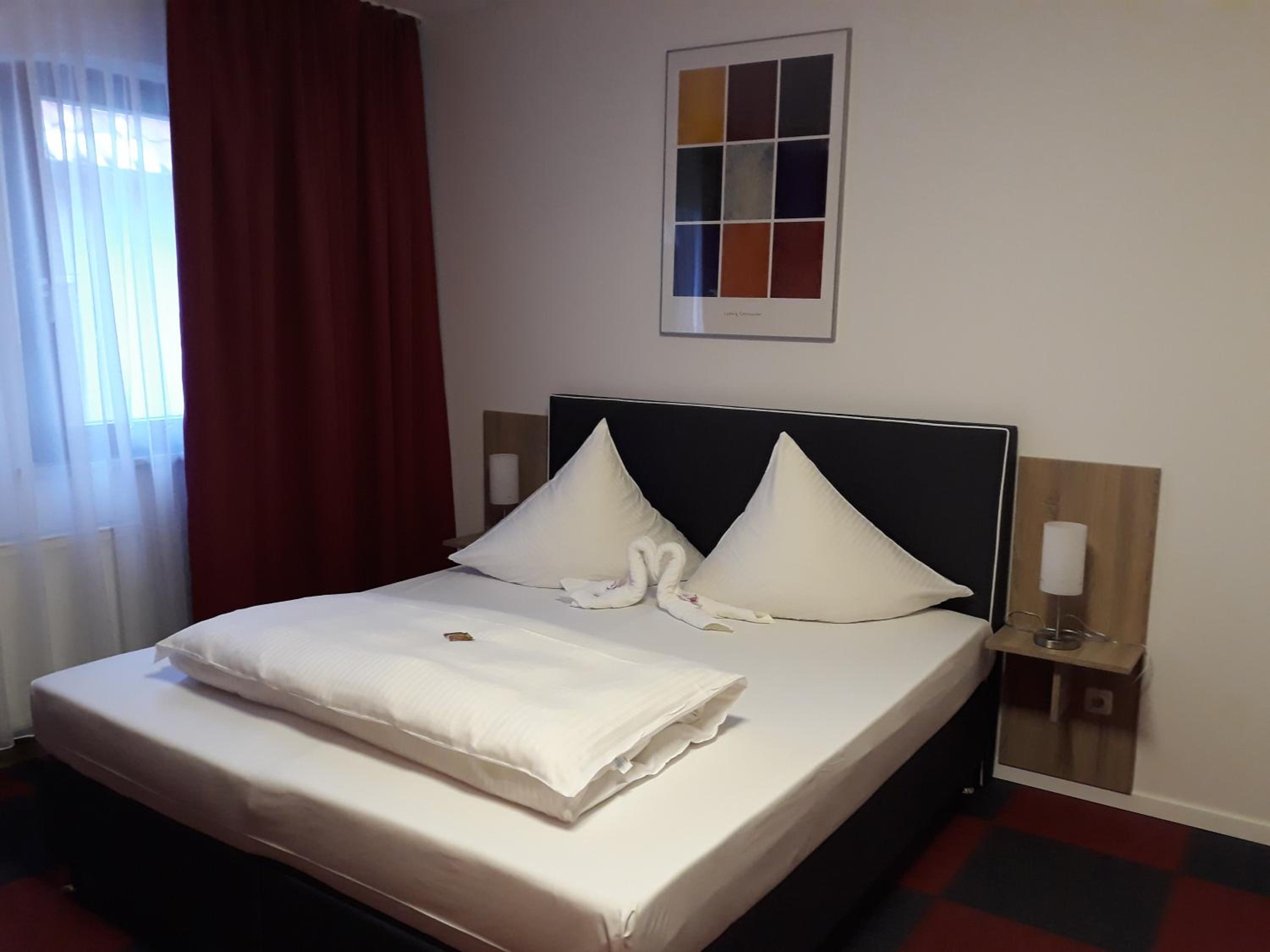 Double Room with Private Bathroom - Photo 7