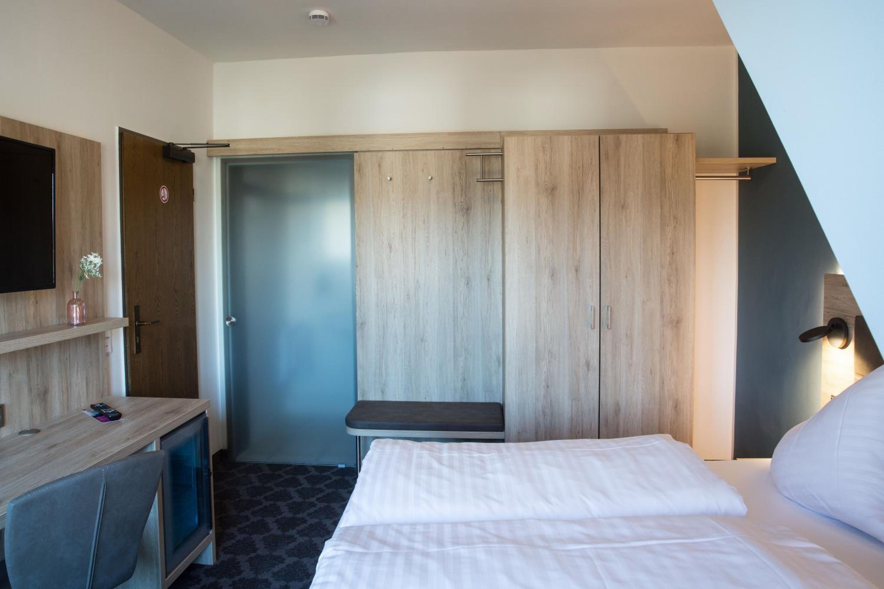 Double Room - Photo 15