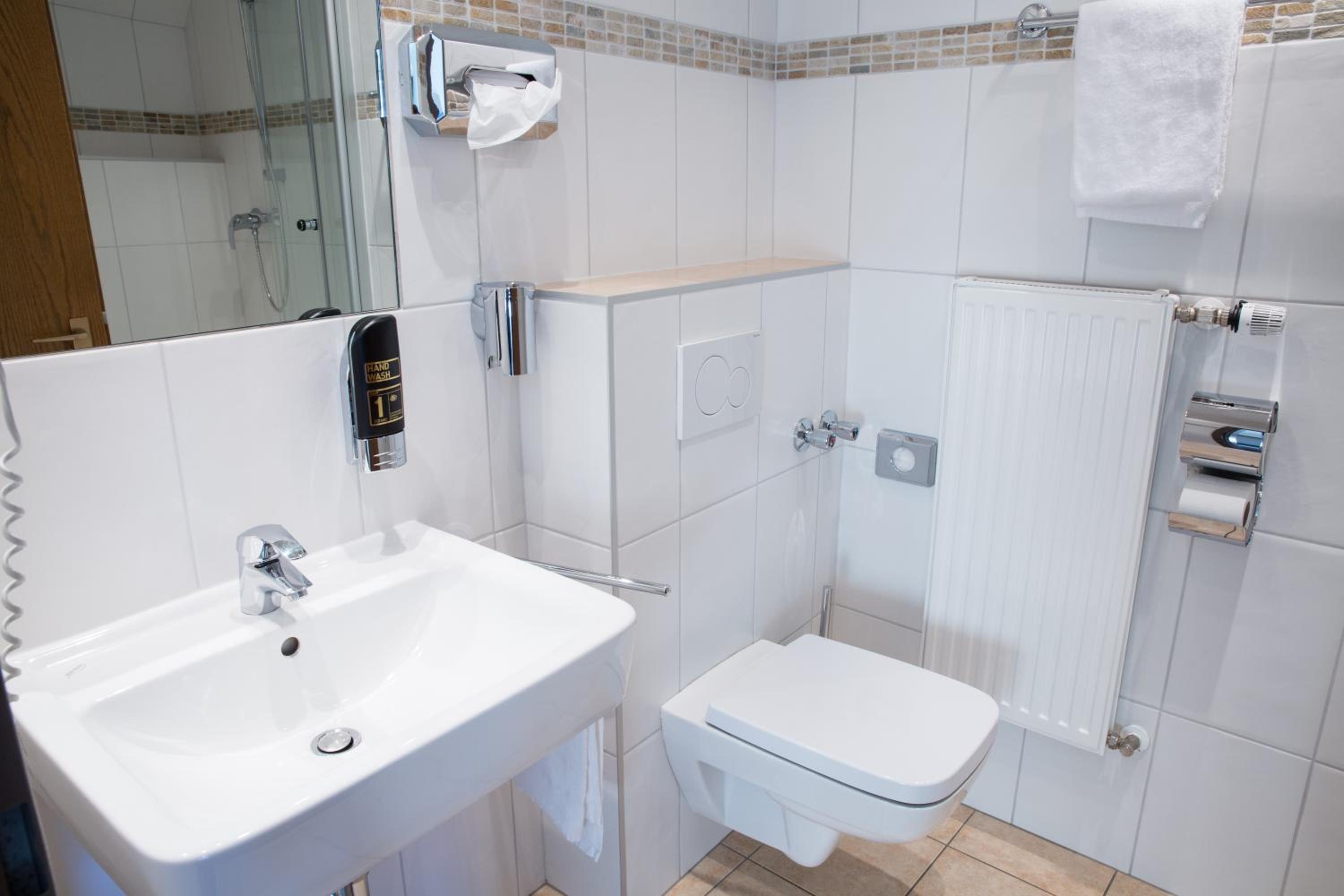 Double Room - Photo 16