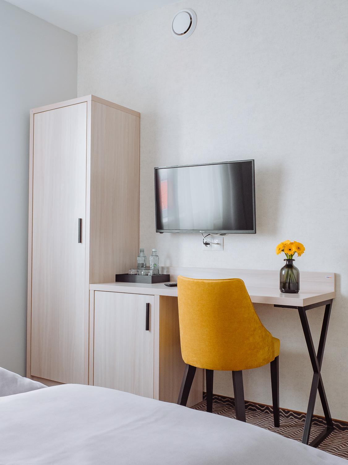 Double or Twin Room - Photo 5
