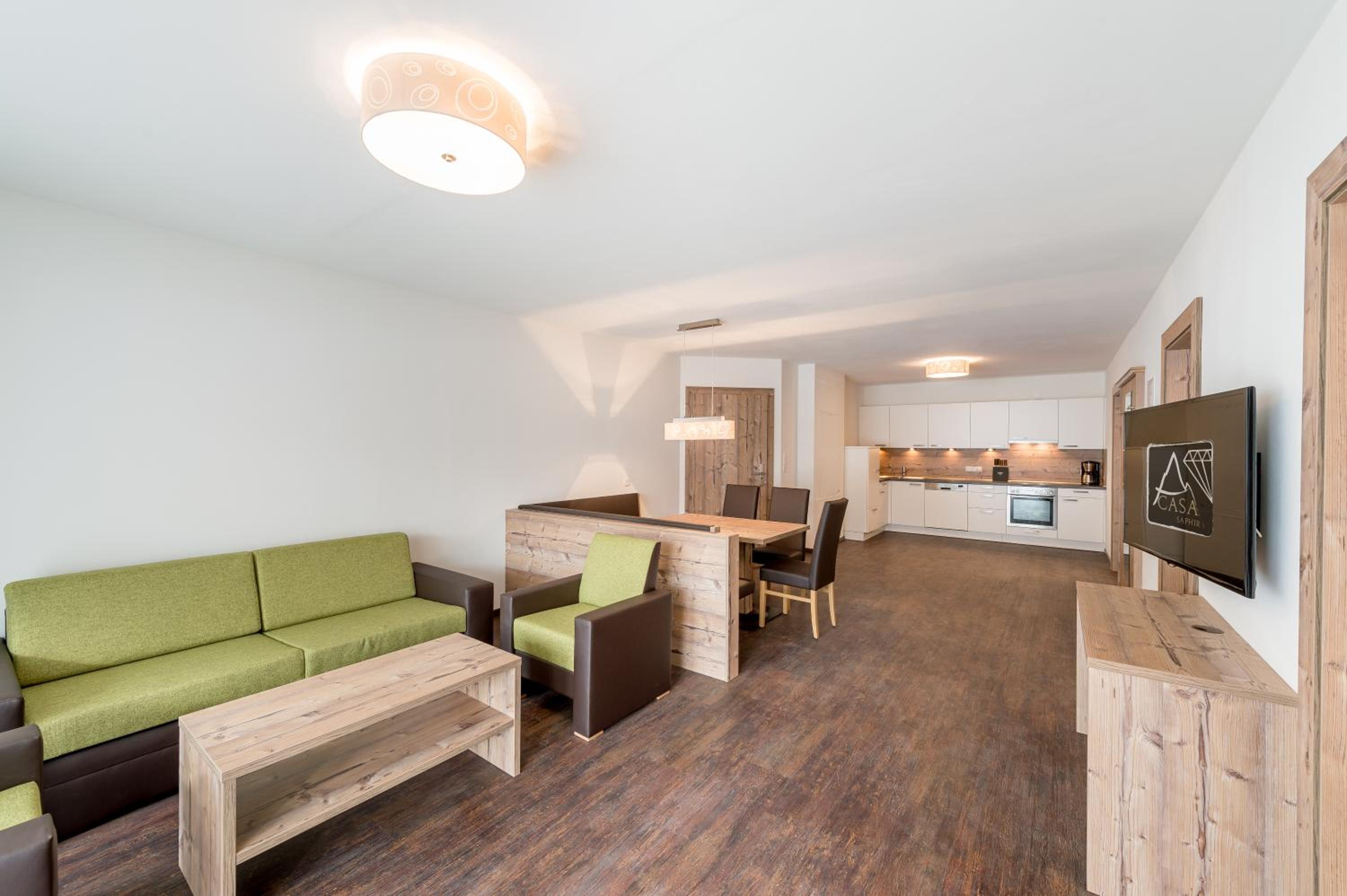 Three-Bedroom Apartment with Balcony Top 4