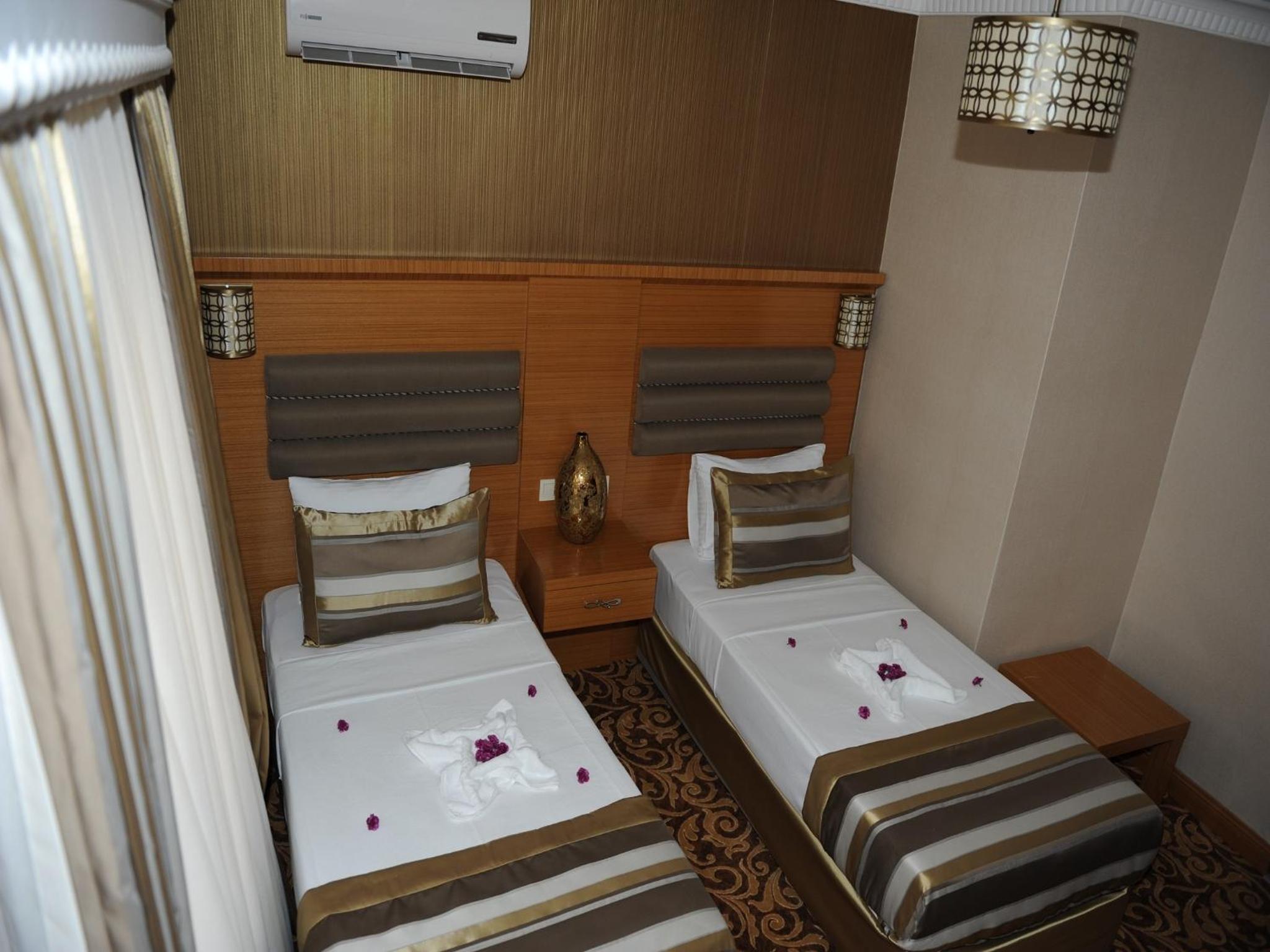 Standard Double or Twin Room photo 1