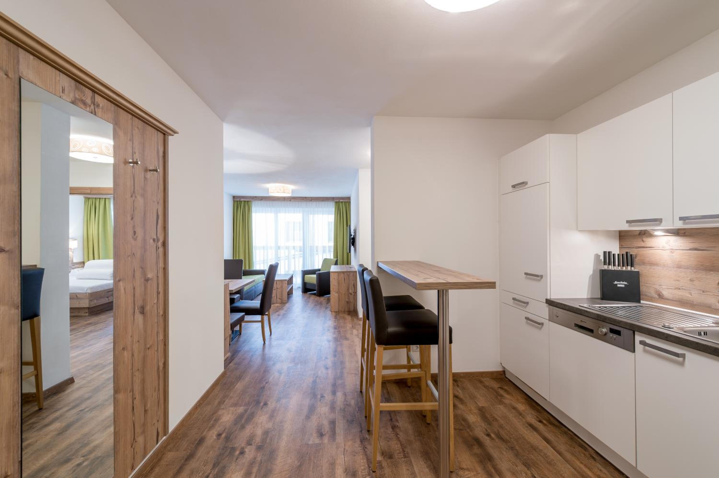 One-Bedroom Apartment with Balcony Top 2