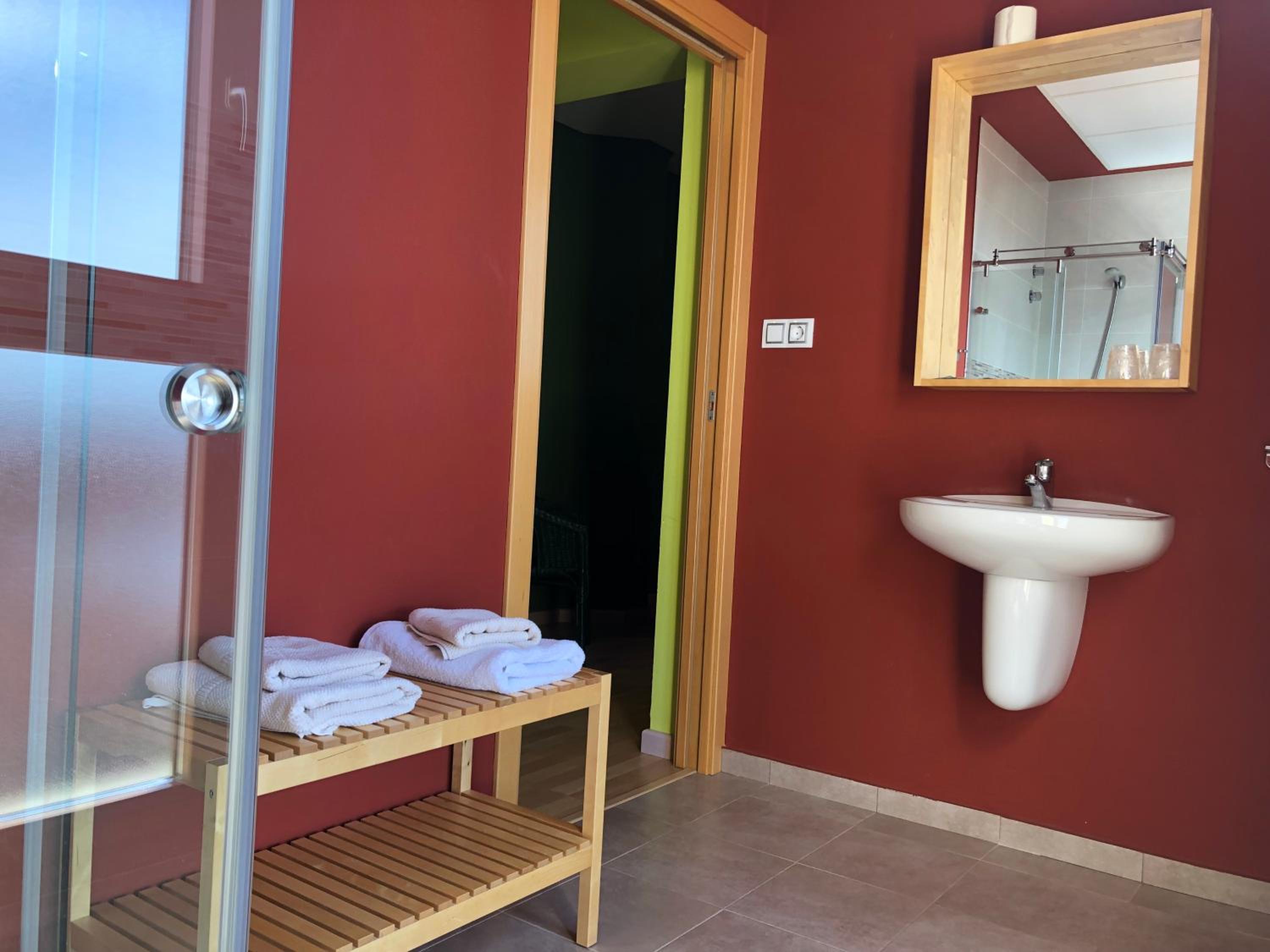 Double or Twin Room with Private Bathroom photo 3