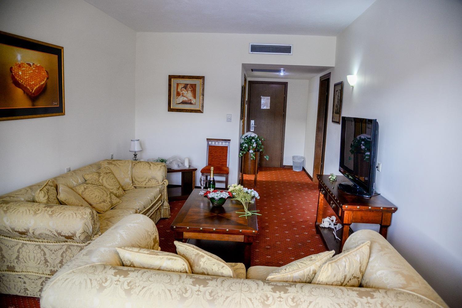 Queen Suite photo 2