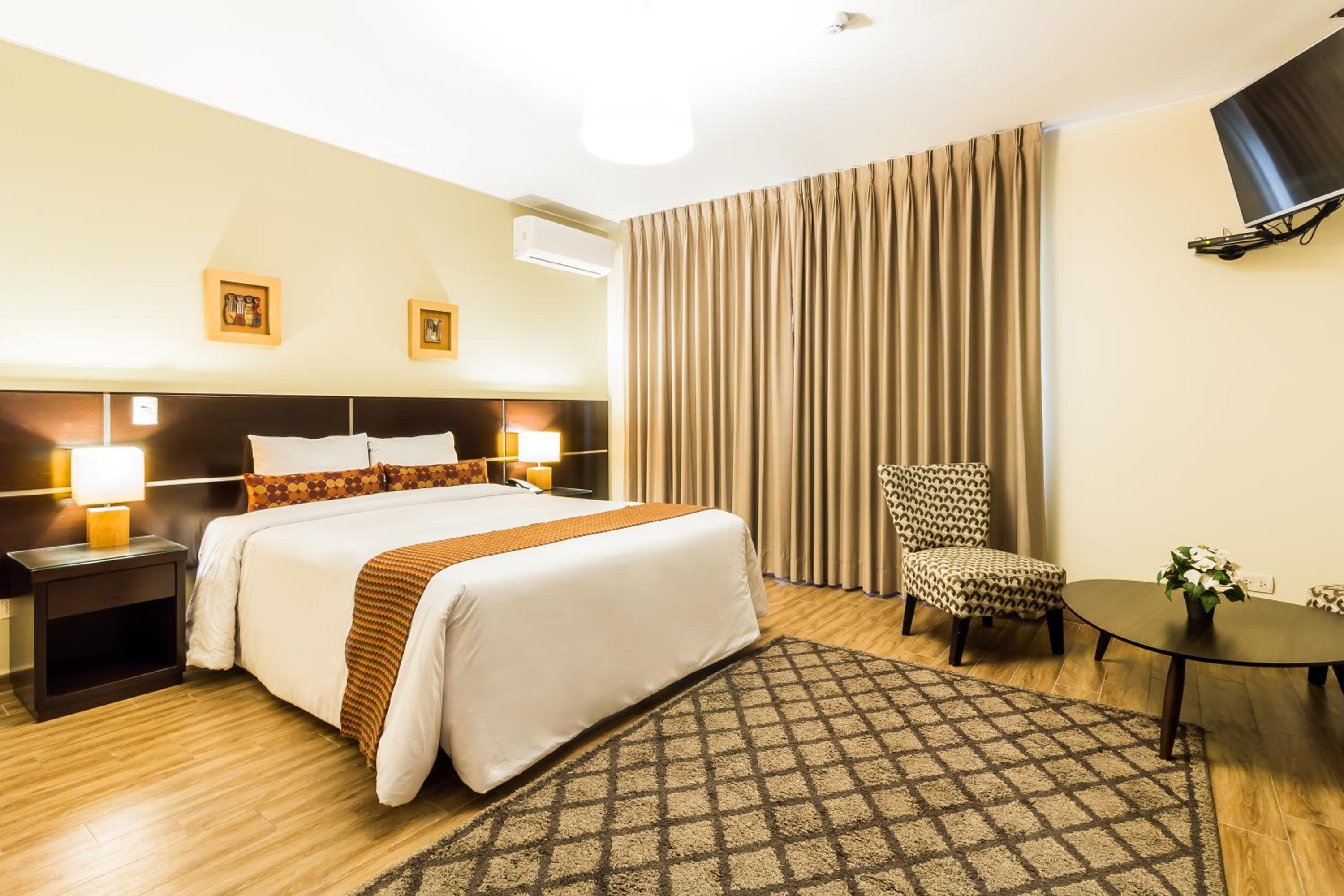 Queen Room - Photo 8