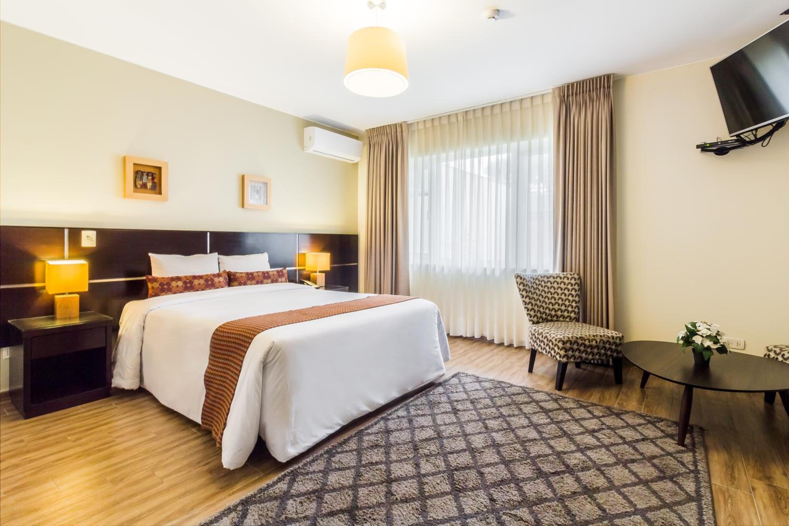 Queen Room - Photo 1