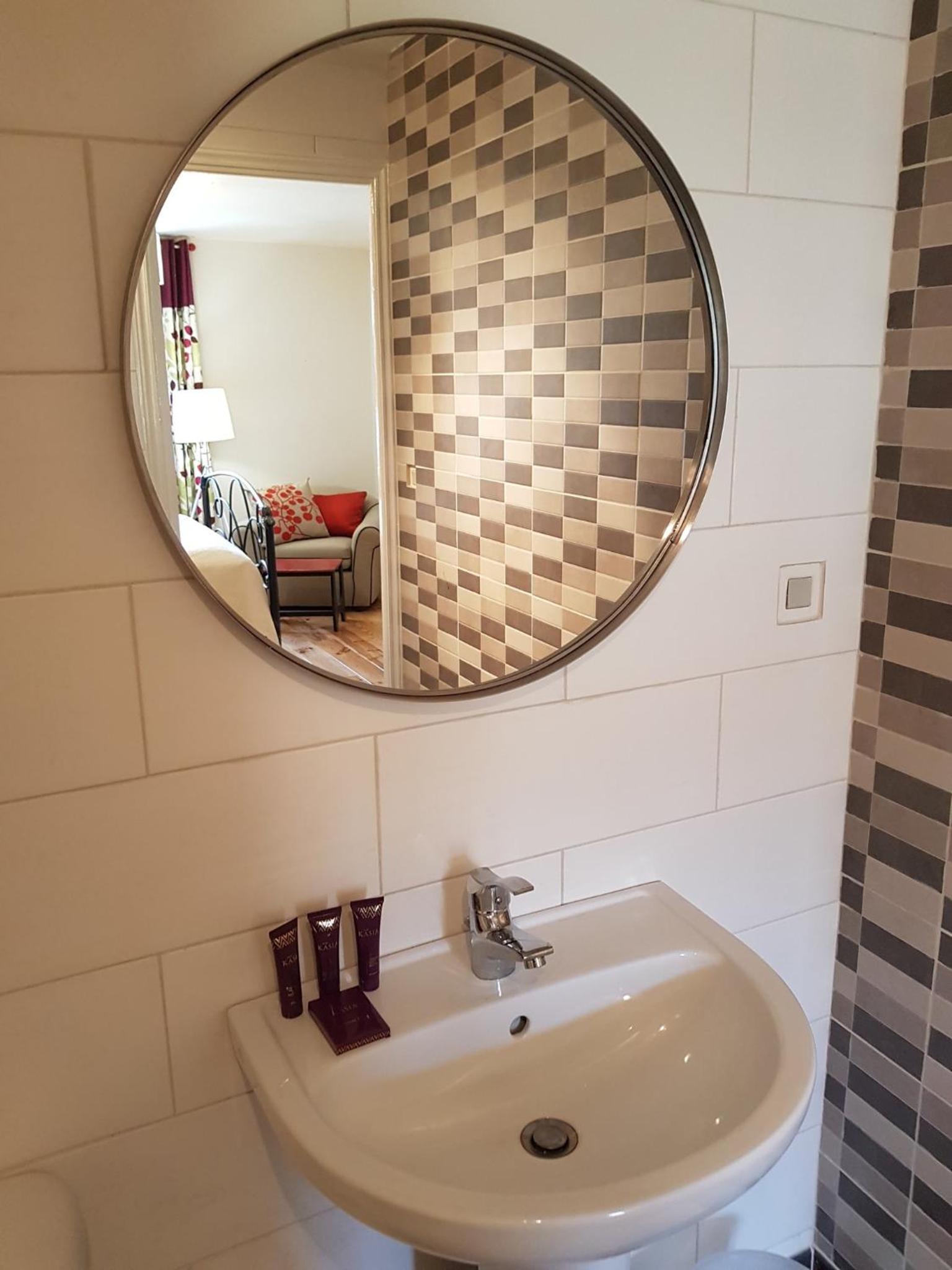 Double Room with Private Bathroom - Photo 12
