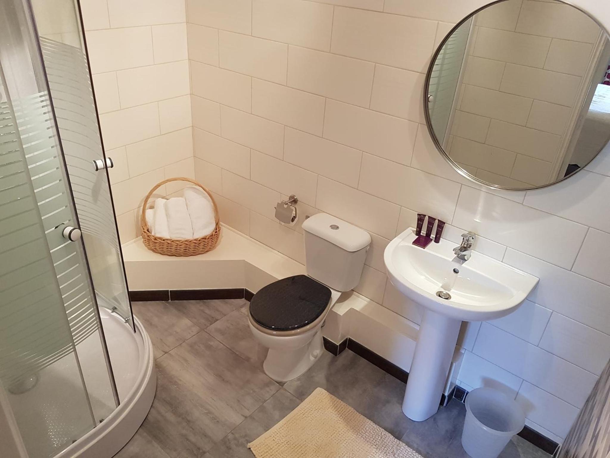 Double Room with Private Bathroom - Photo 11