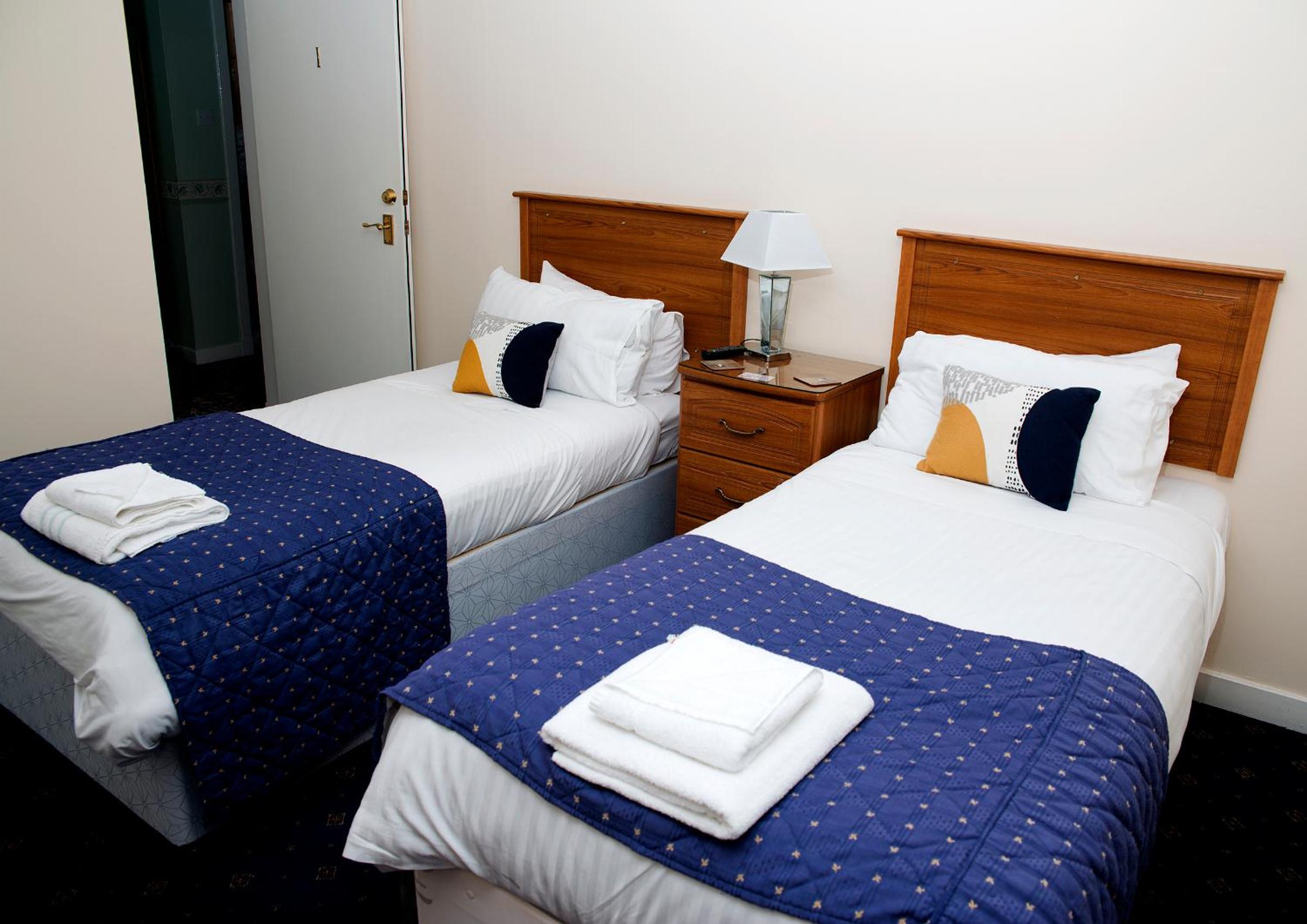 Twin Room - Photo 2