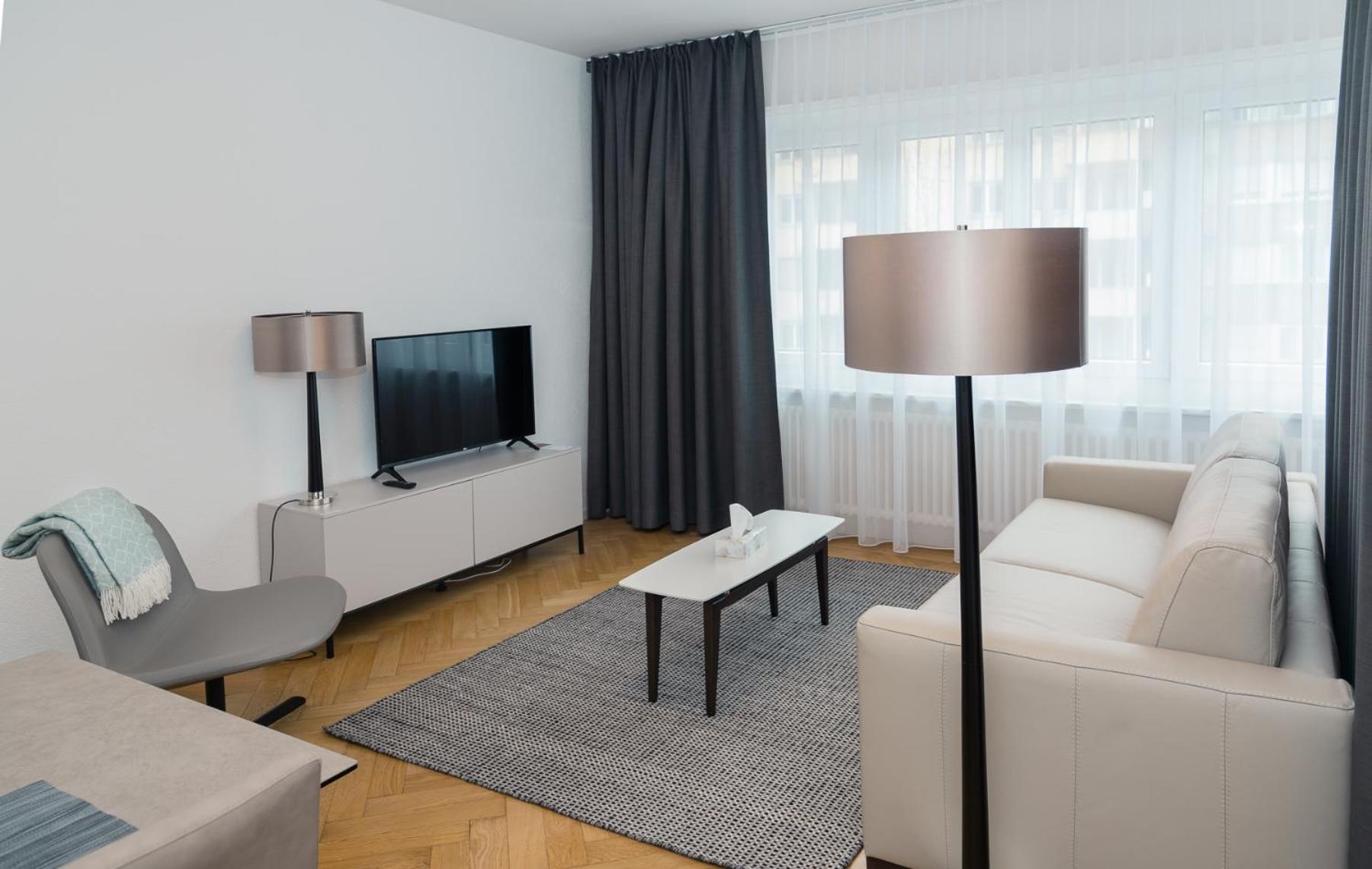 Apartment with Balcony - Photo 10