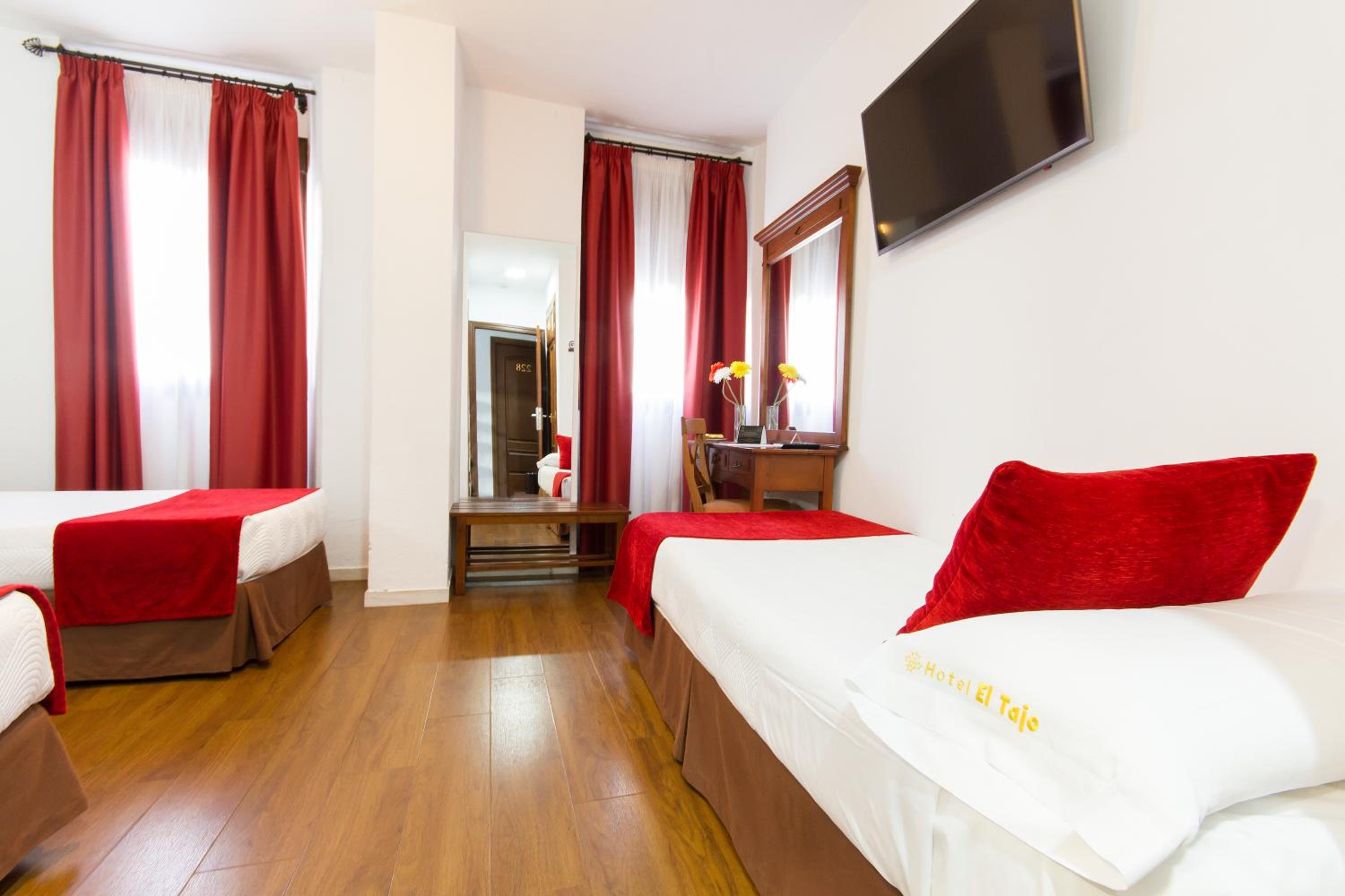 Double Room with Extra Bed (3 Adults) photo 2